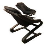 Paire de fauteuils en cuir noir, datant des années 70