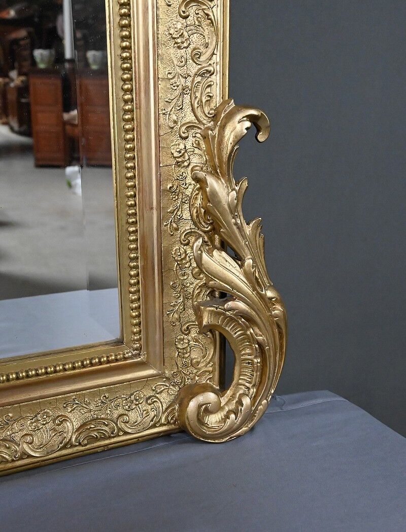 Bevelled mirror with pediment, Louis XV style – 2nd half of the 19th century