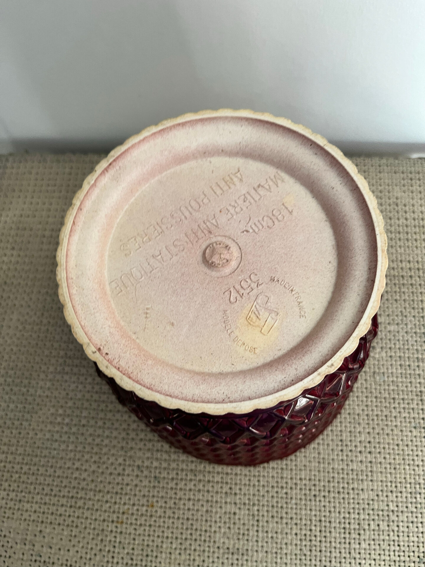Cache pot en plastique