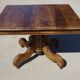 Ancienne table carrée en noyer avec pied central