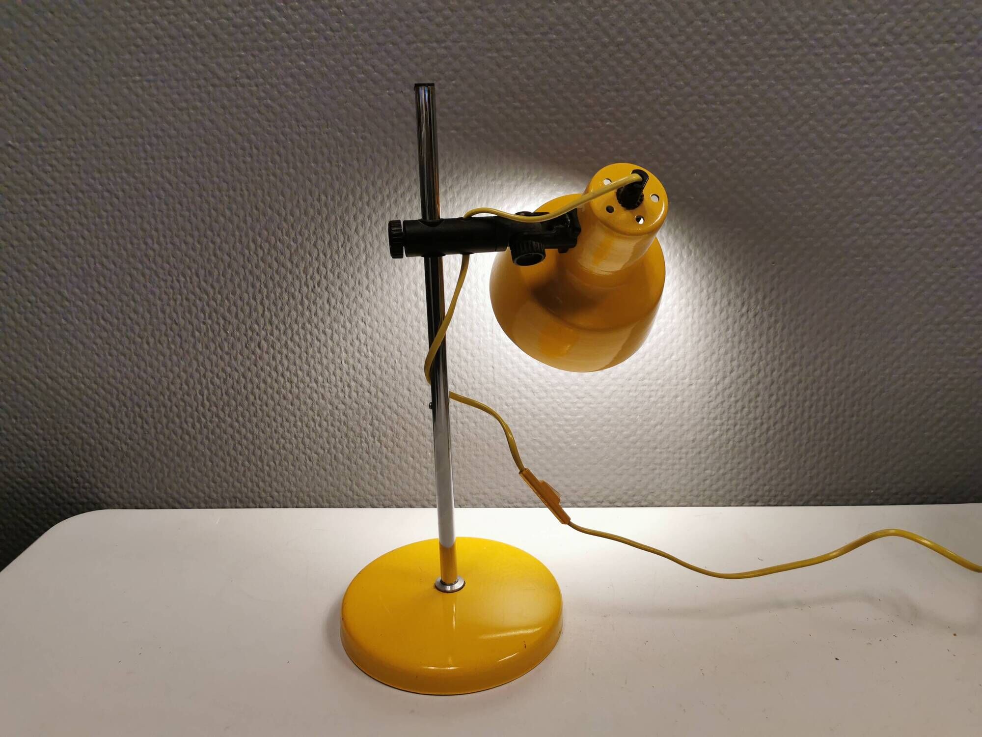 Danish table lamp in beautiful yellow color. Estimated 1980s.