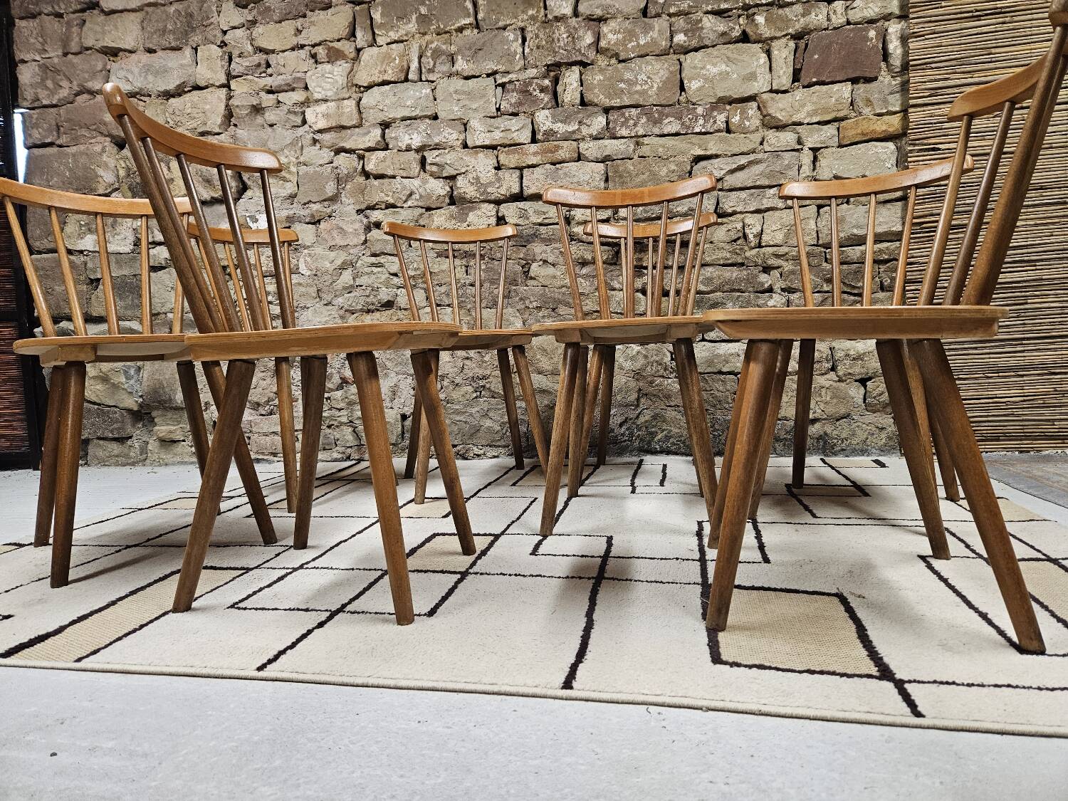 Lot de huit chaises barreaux vintage  bistrot auberge  1960