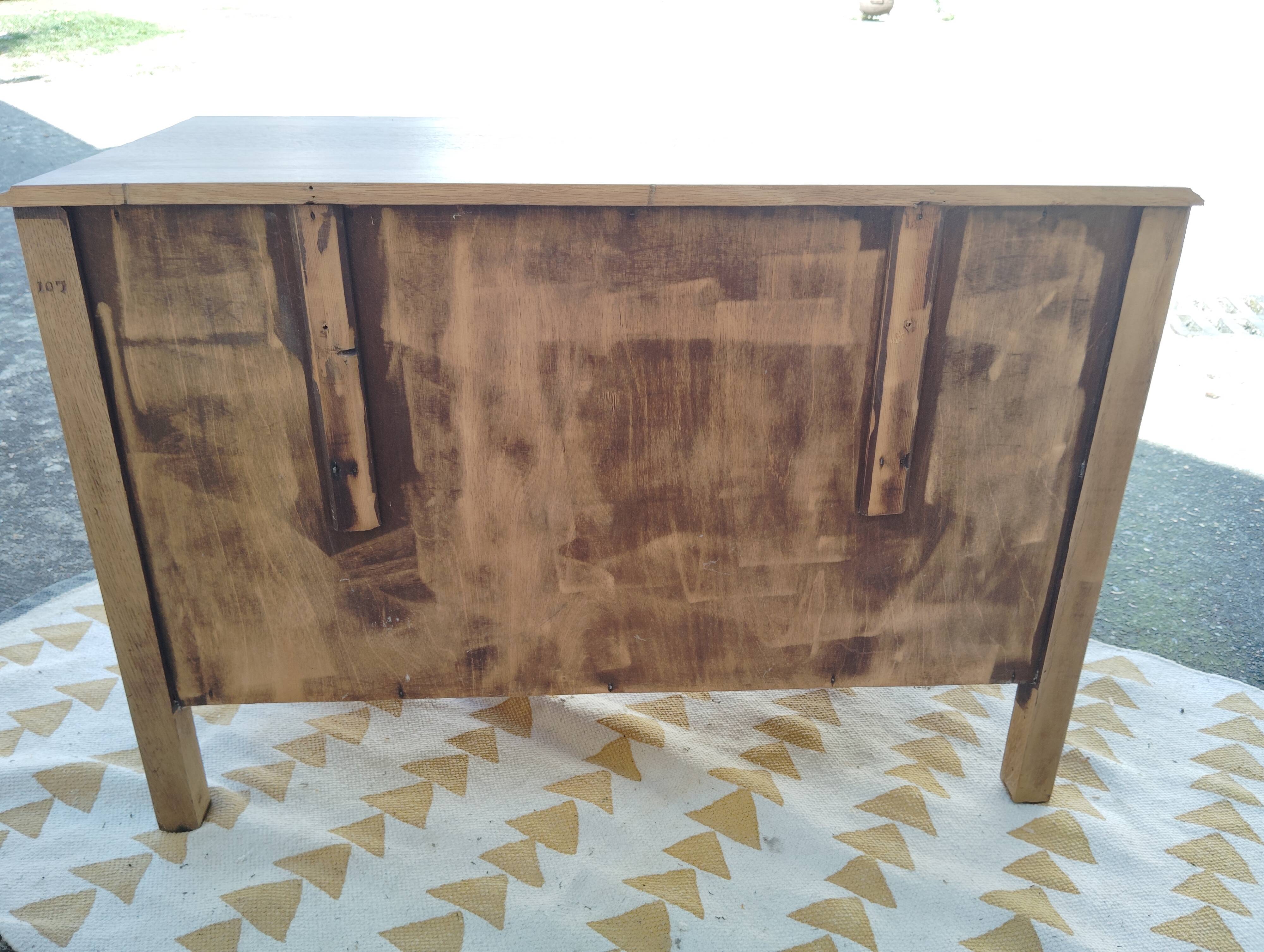 Small English oak chest of drawers with 3 drawers