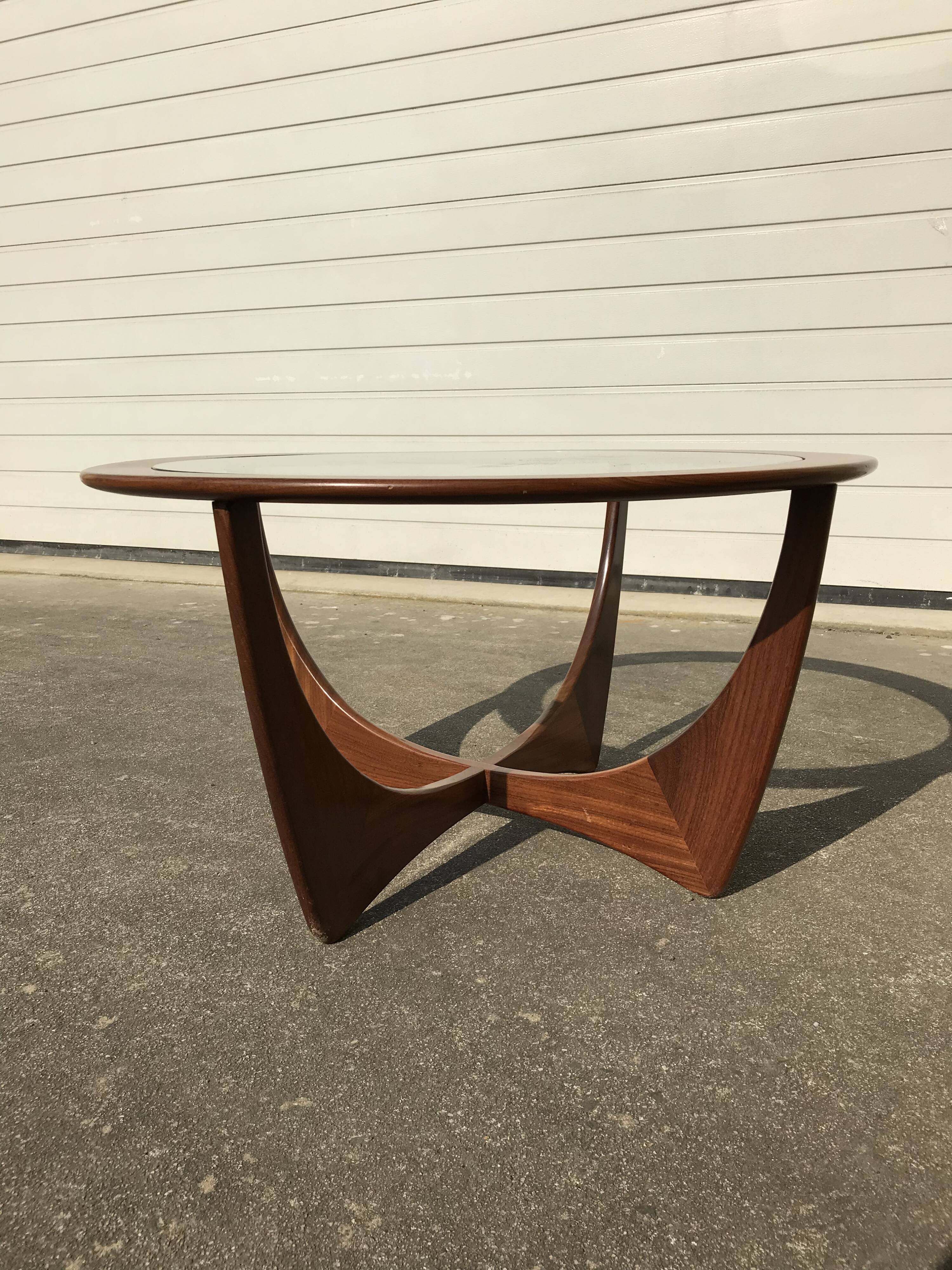 Table low Victor Wilkins