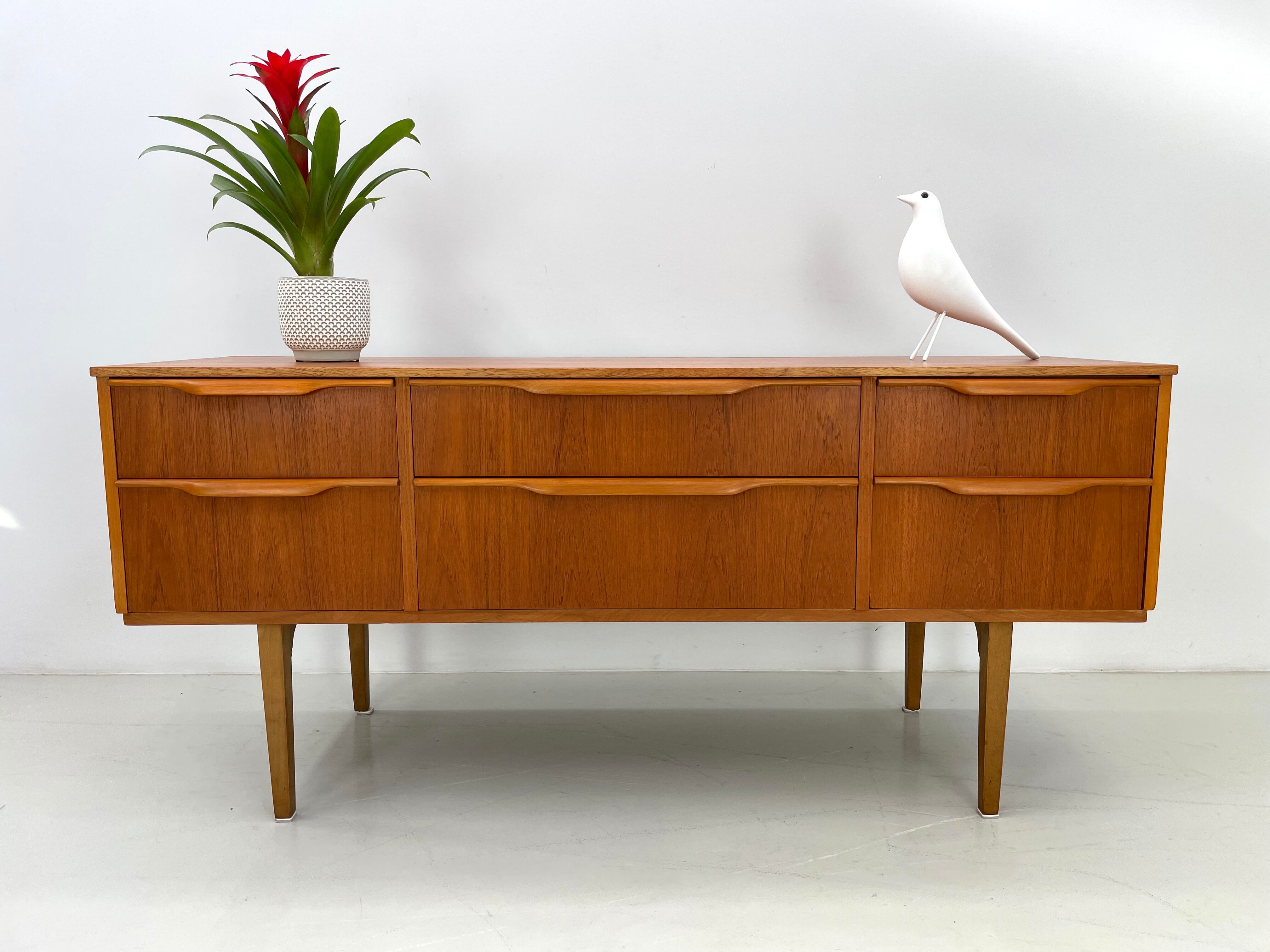 Vintage Austinsuite sideboard 1960's