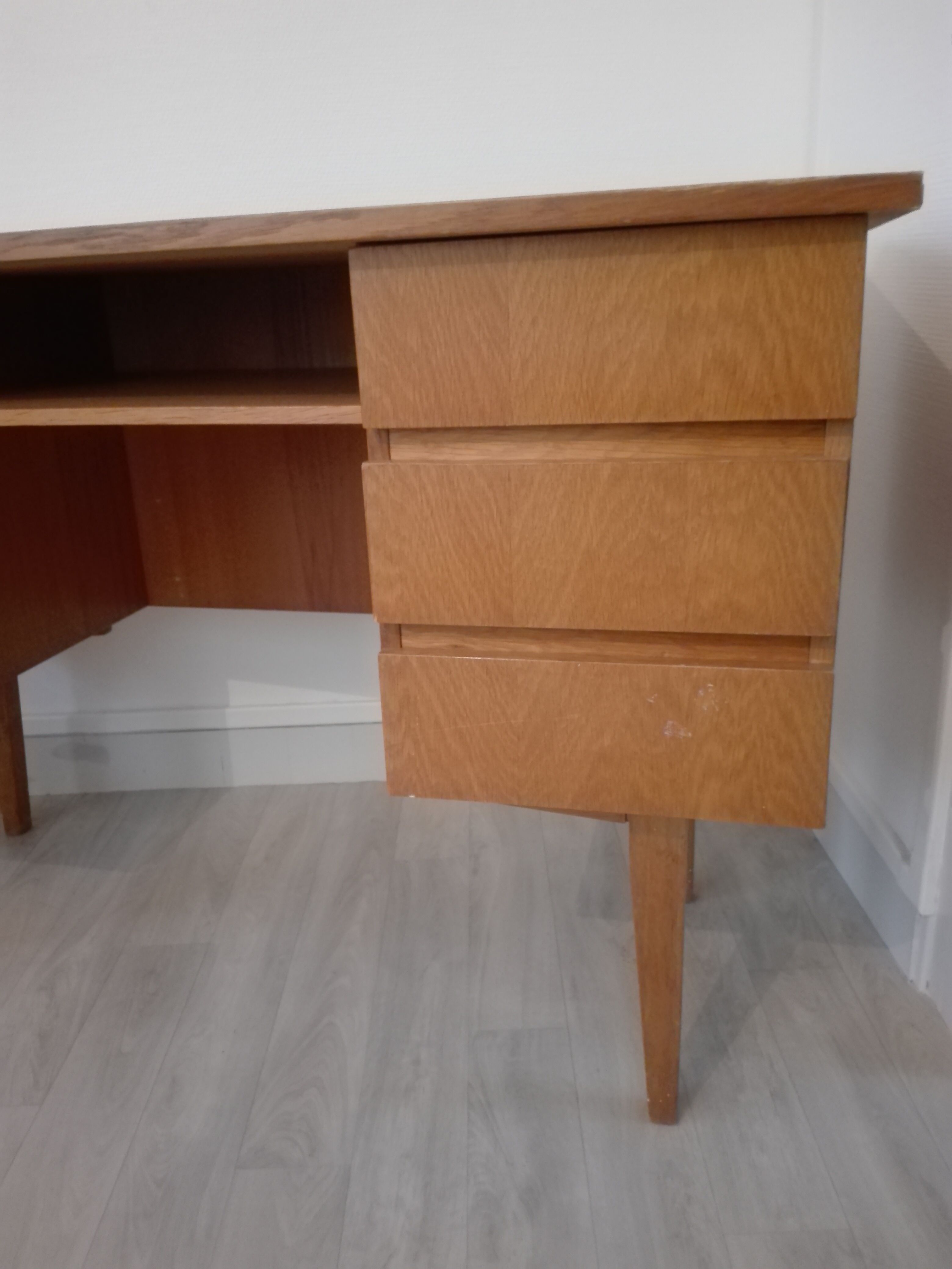 Bureau pieds compas style scandinave