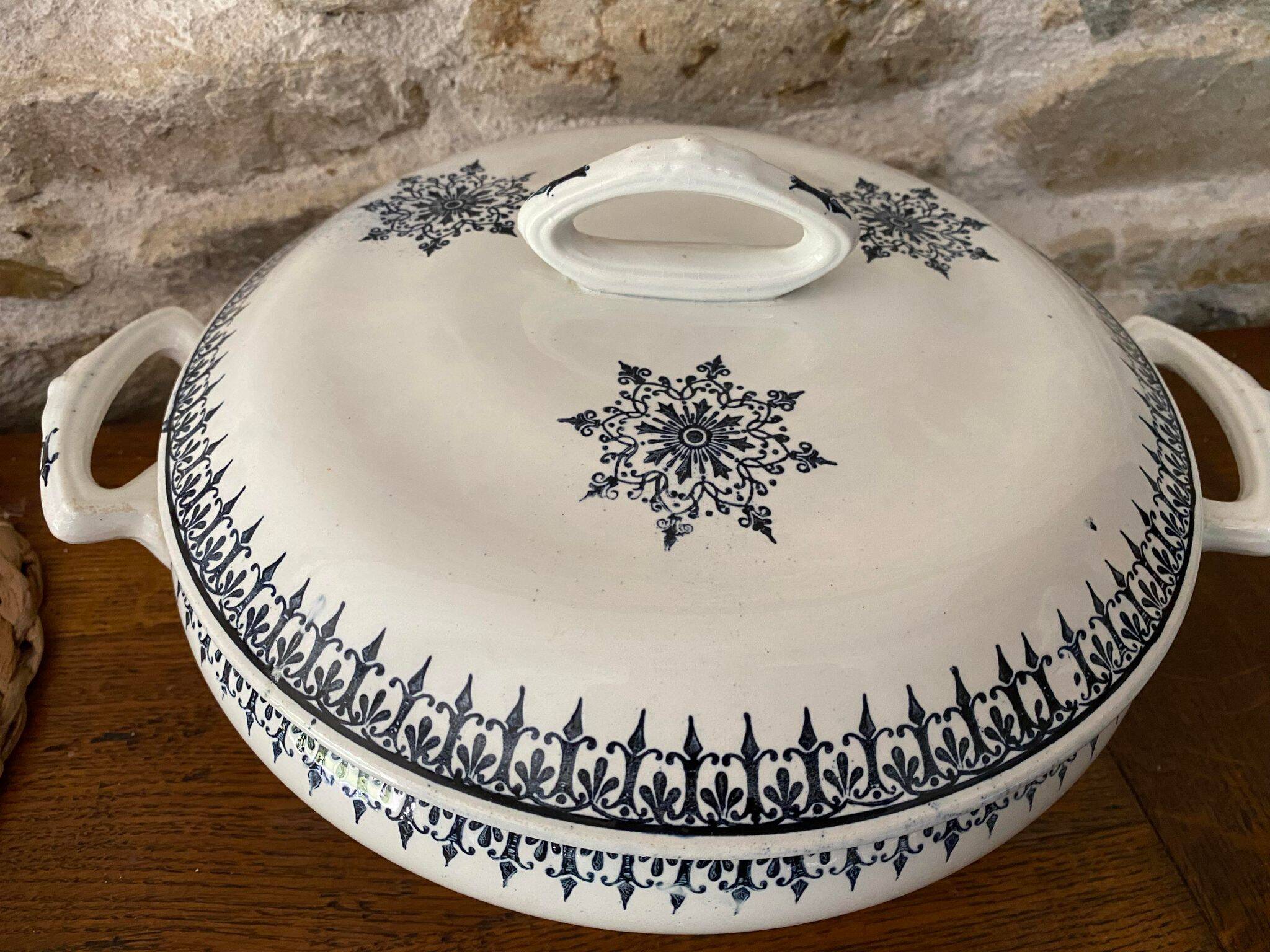 Tureen and its lid Earthenware St Amand