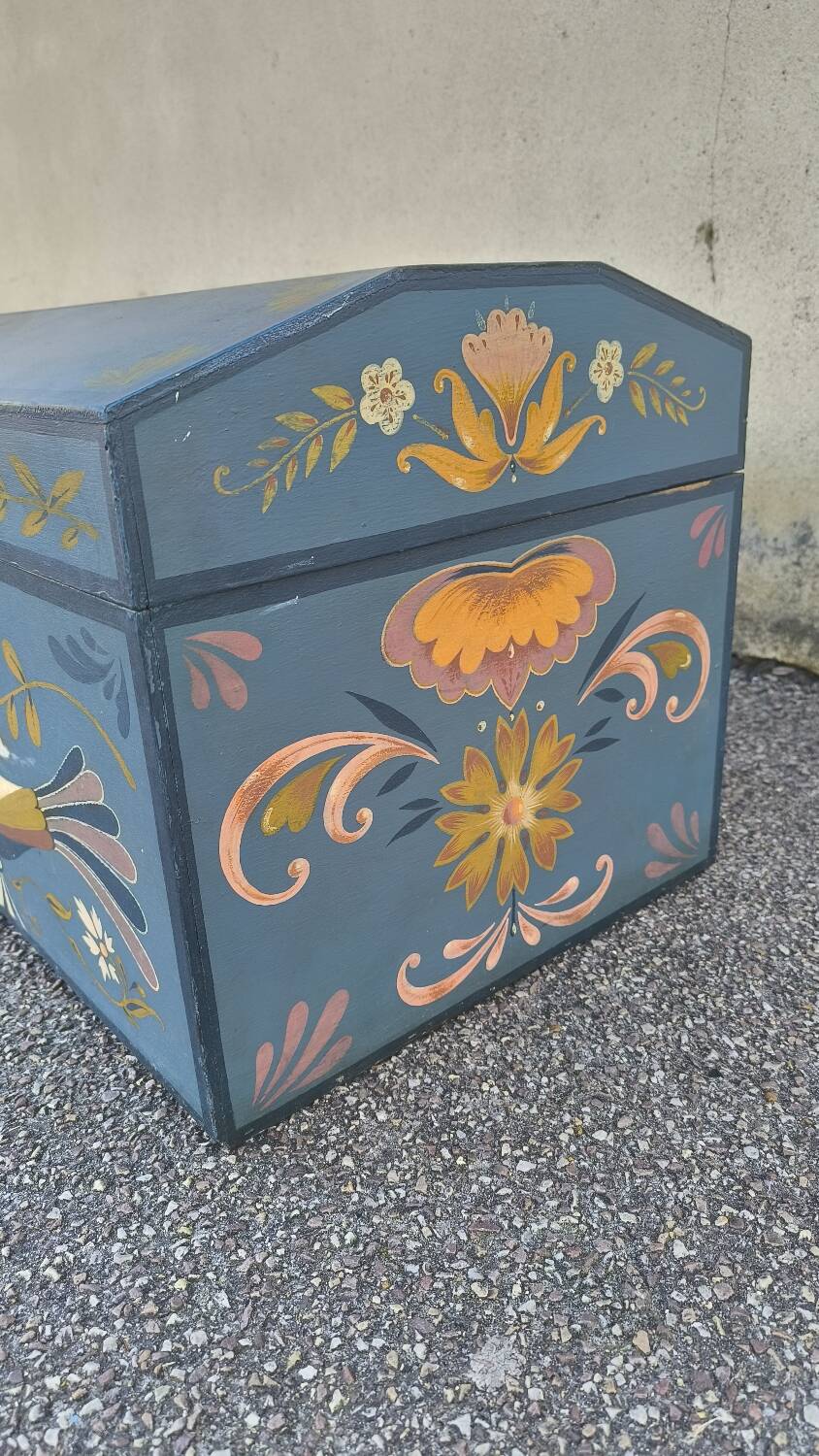 Swedish hand-painted chest 1900