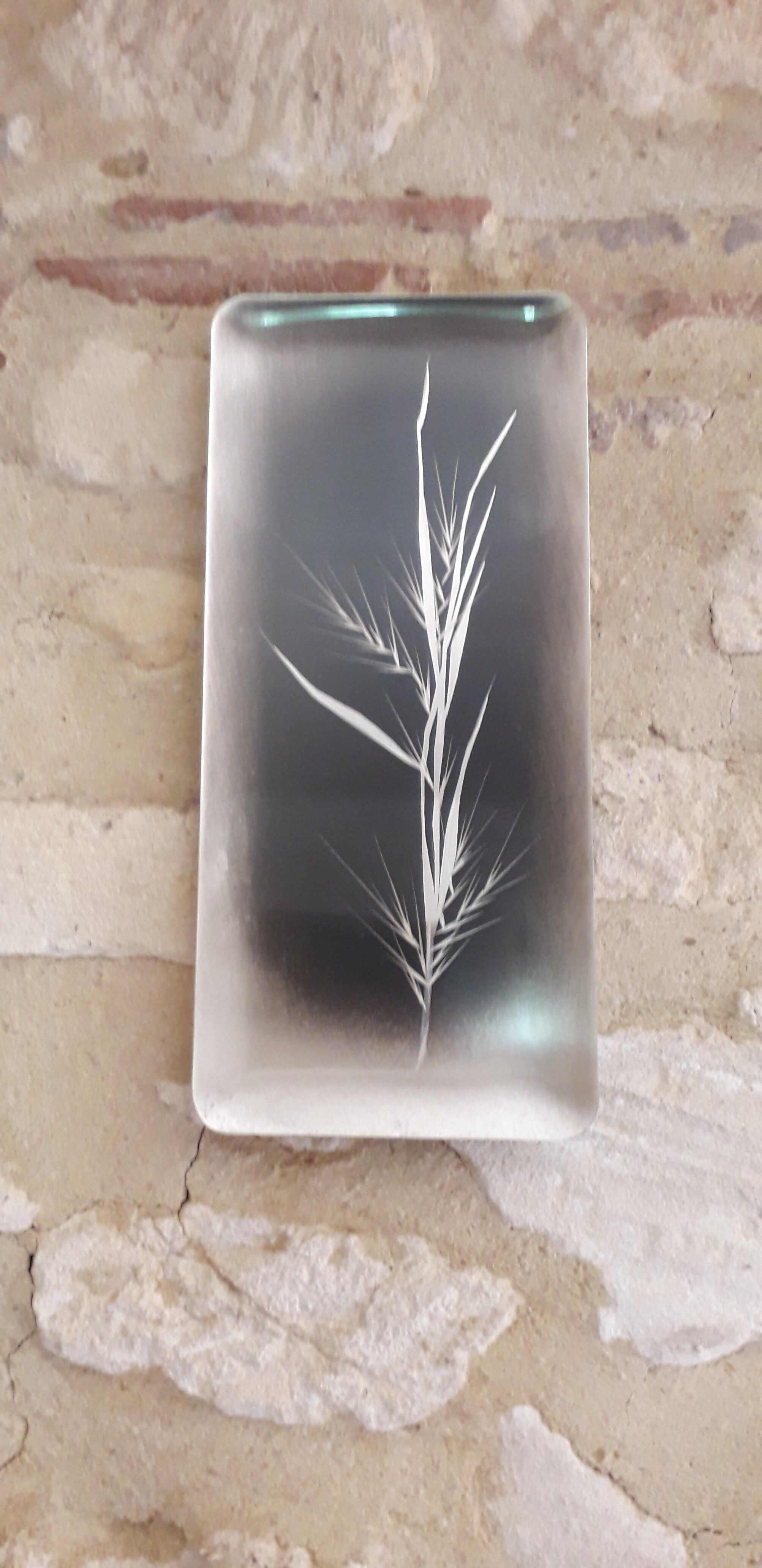 Stainless steel top, hand-engraved décor, to hang