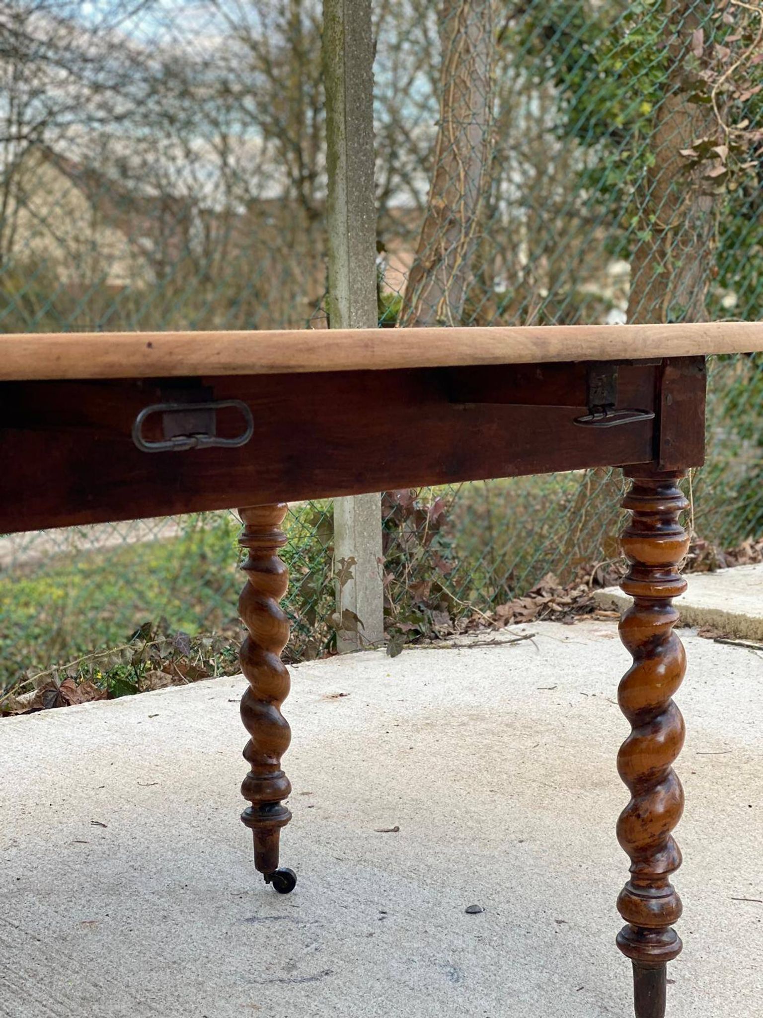 Louis Philippe oval table with shutters, 19th century, solid oak wood, twisted leg