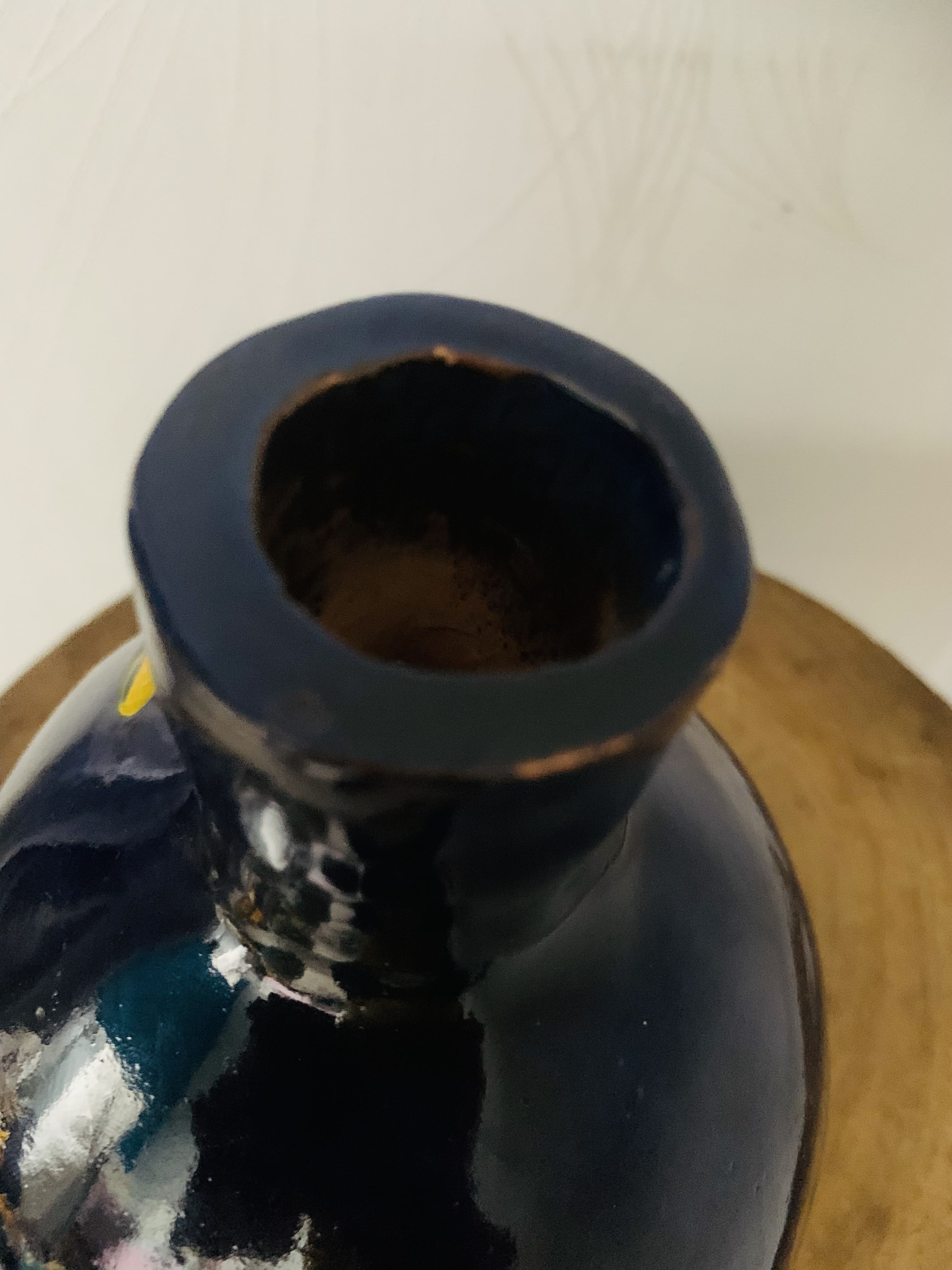 Ceramic vase decorated with birds