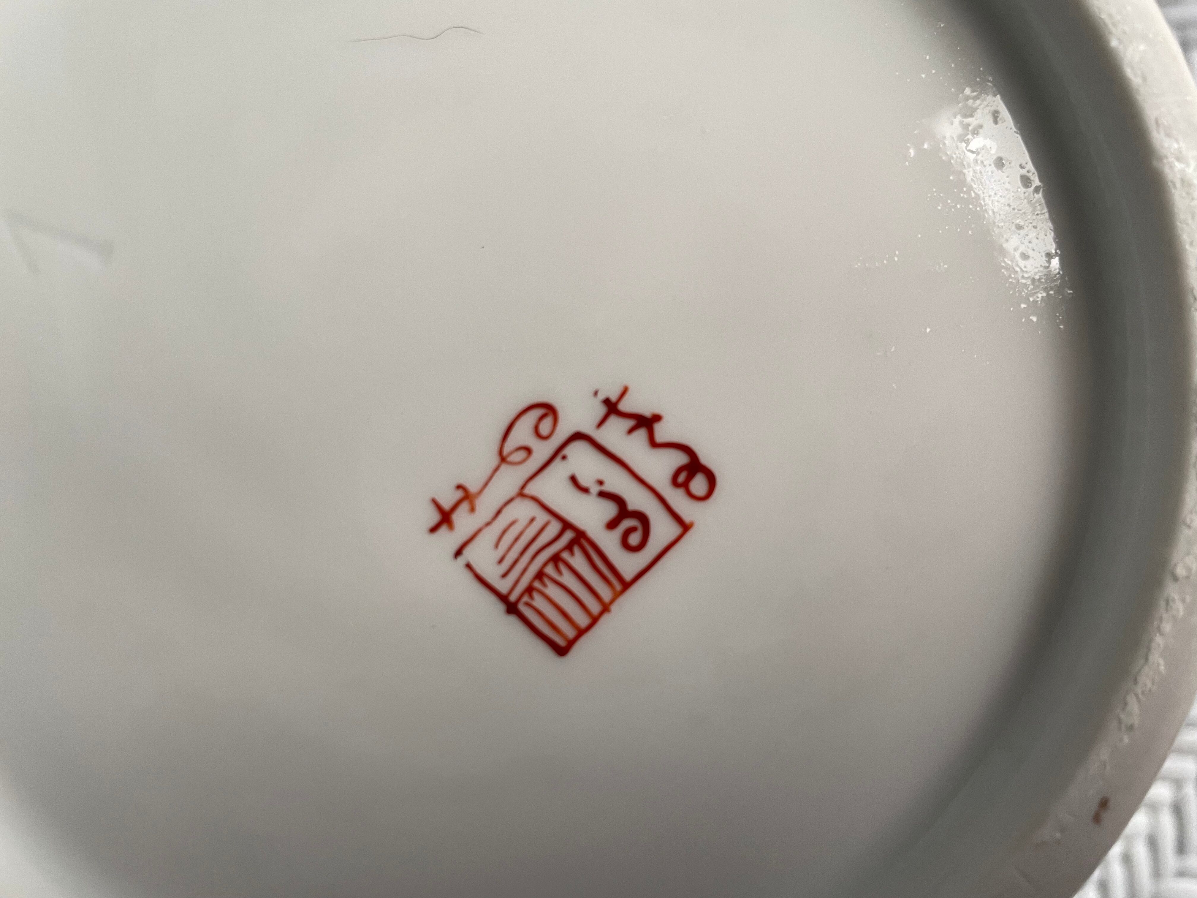 Twentieth century Paris porcelain pharmacy pot