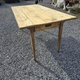Spindle leg farm table