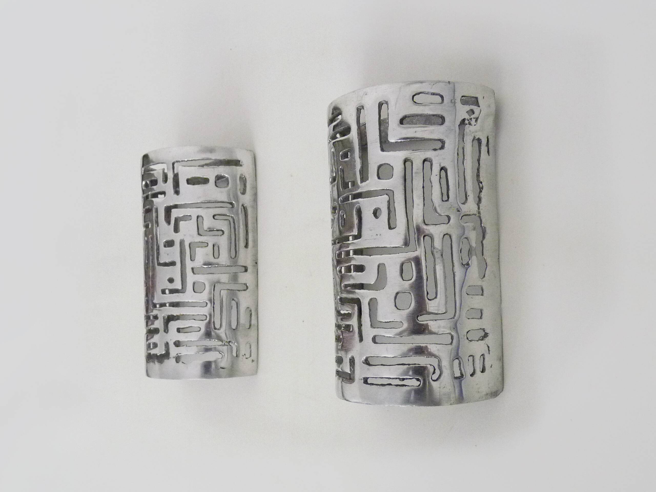 Pair of vintage aluminium wall lights from the 90s.