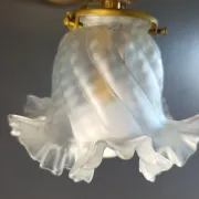 Chic retro wall light in gold brass & pink glass tulip