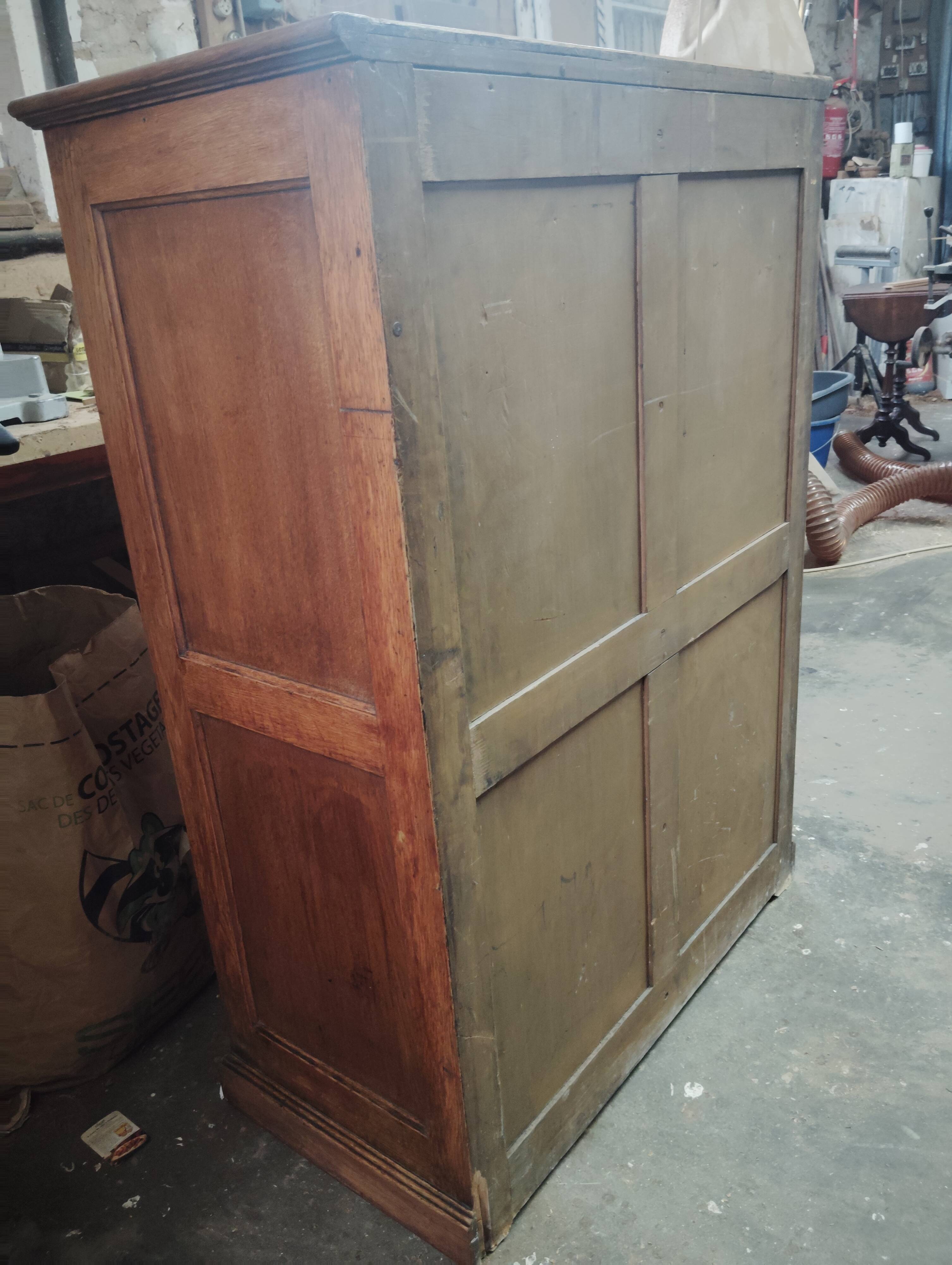 Double curtain cabinet in oak "notary's furniture"