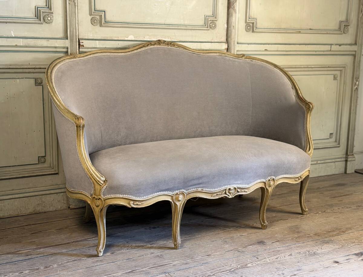 Louis XV style carved and painted wooden basket seat, 19th century.