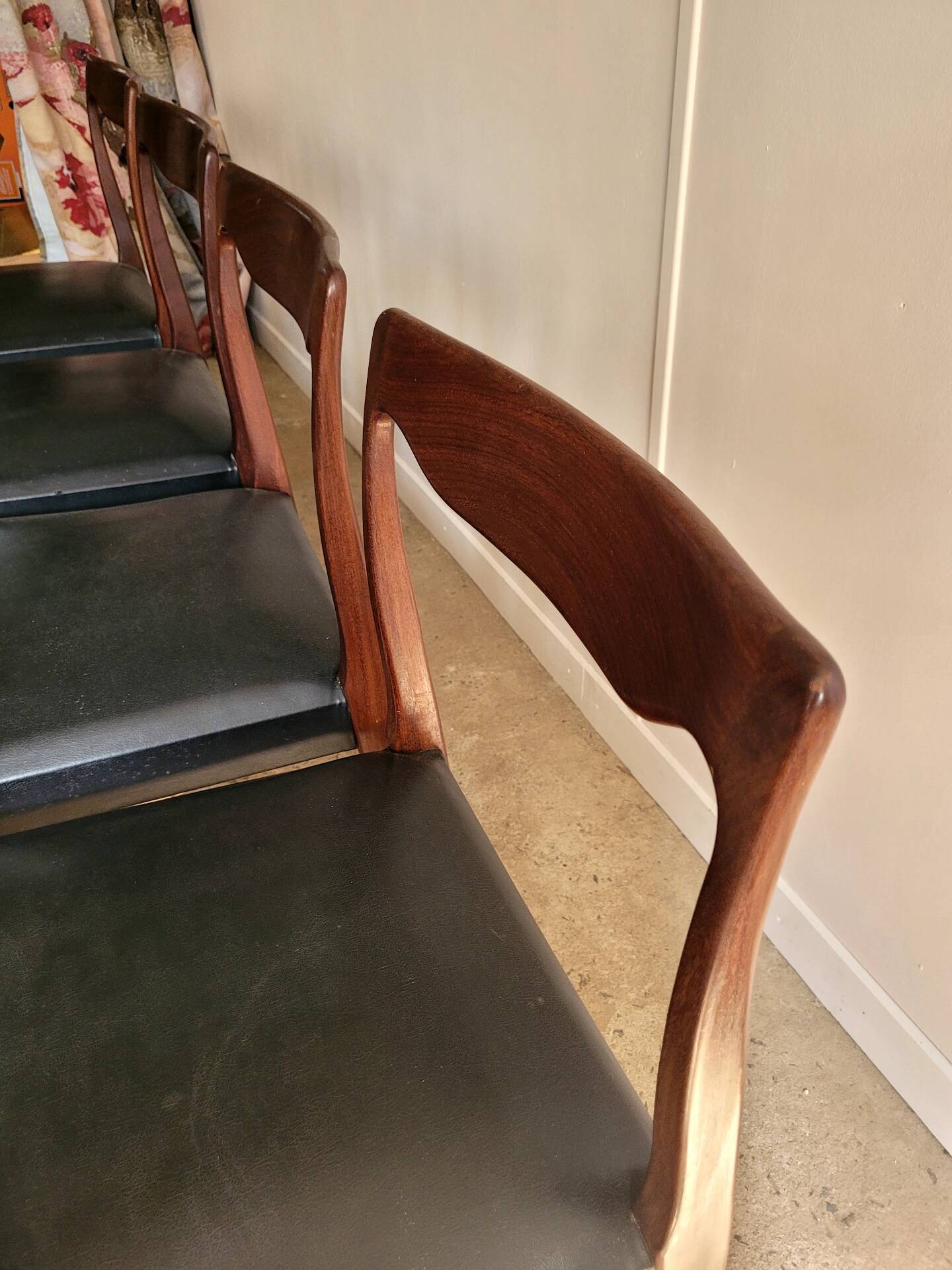 Lot de 4 chaises vintage style Niels Otto Moller