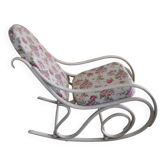 Fauteuil à bascule Thonet en bois courbé laqué crème, tissu floral rose, époque 1890-1919