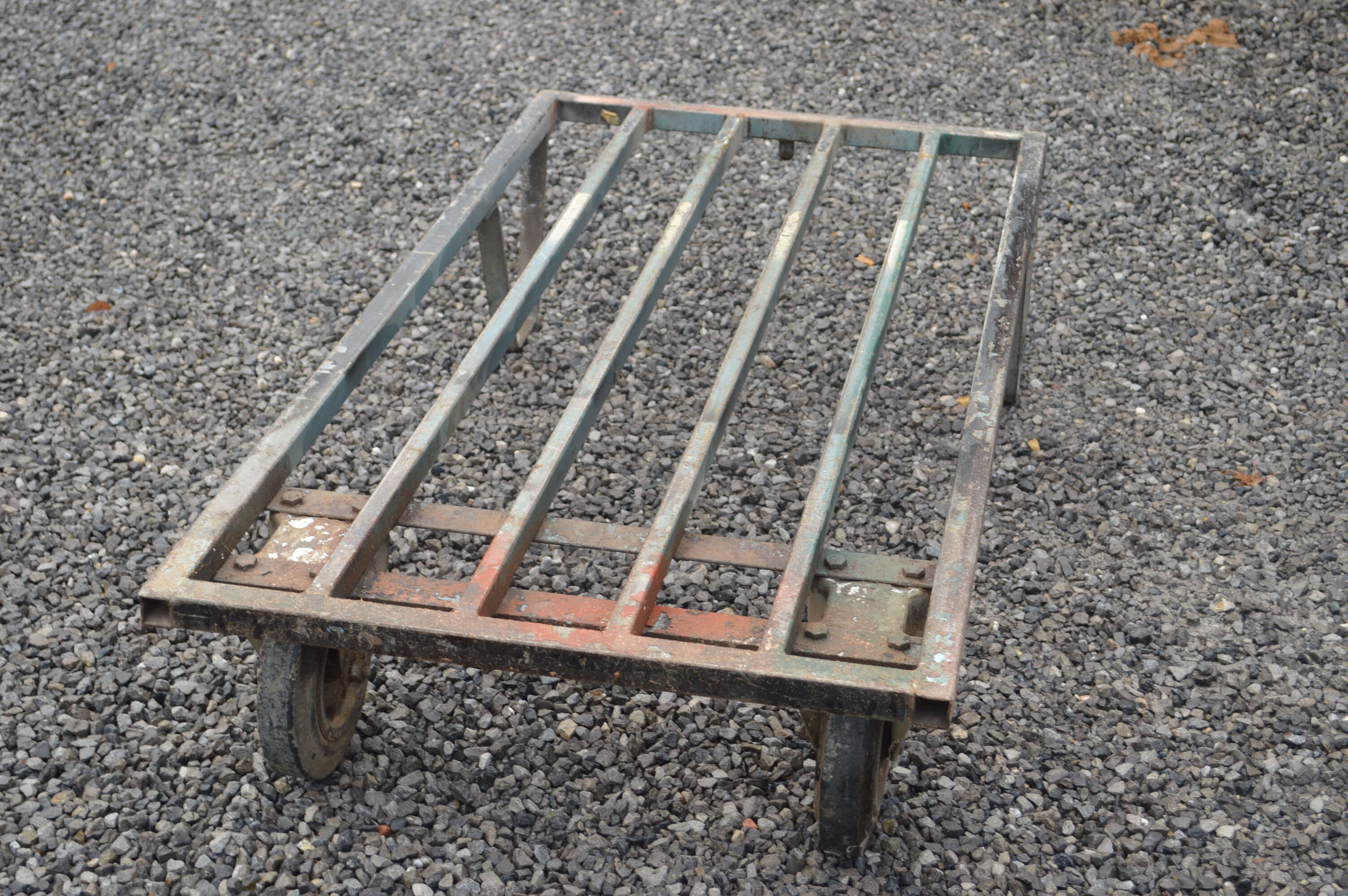 Coffee table / Iron industrial cart