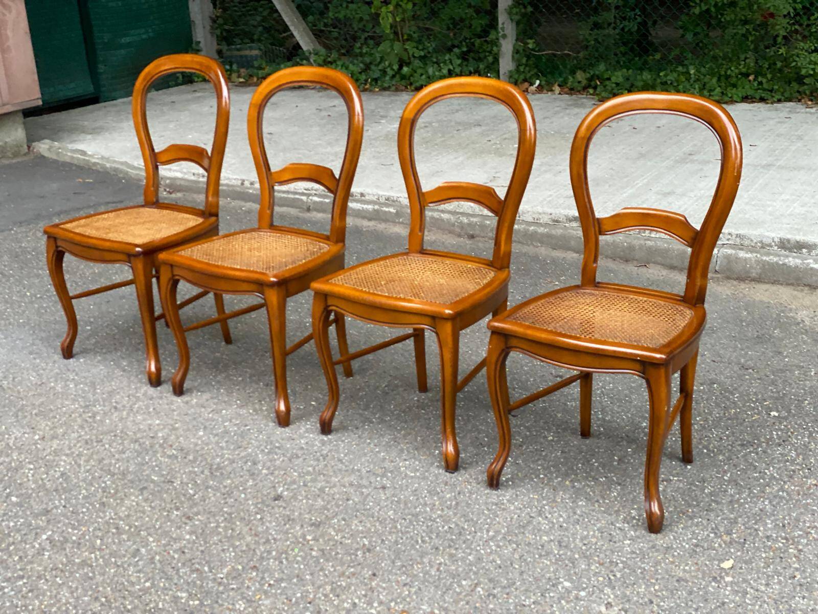 4 chaises à manger cannées Louis Philippe bois massif