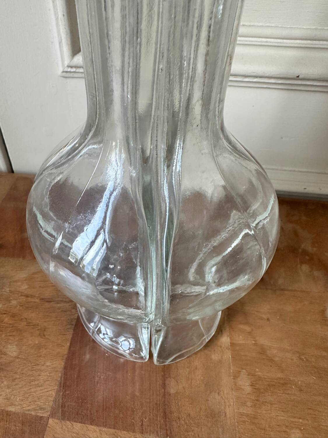 Compartmented liqueur decanter