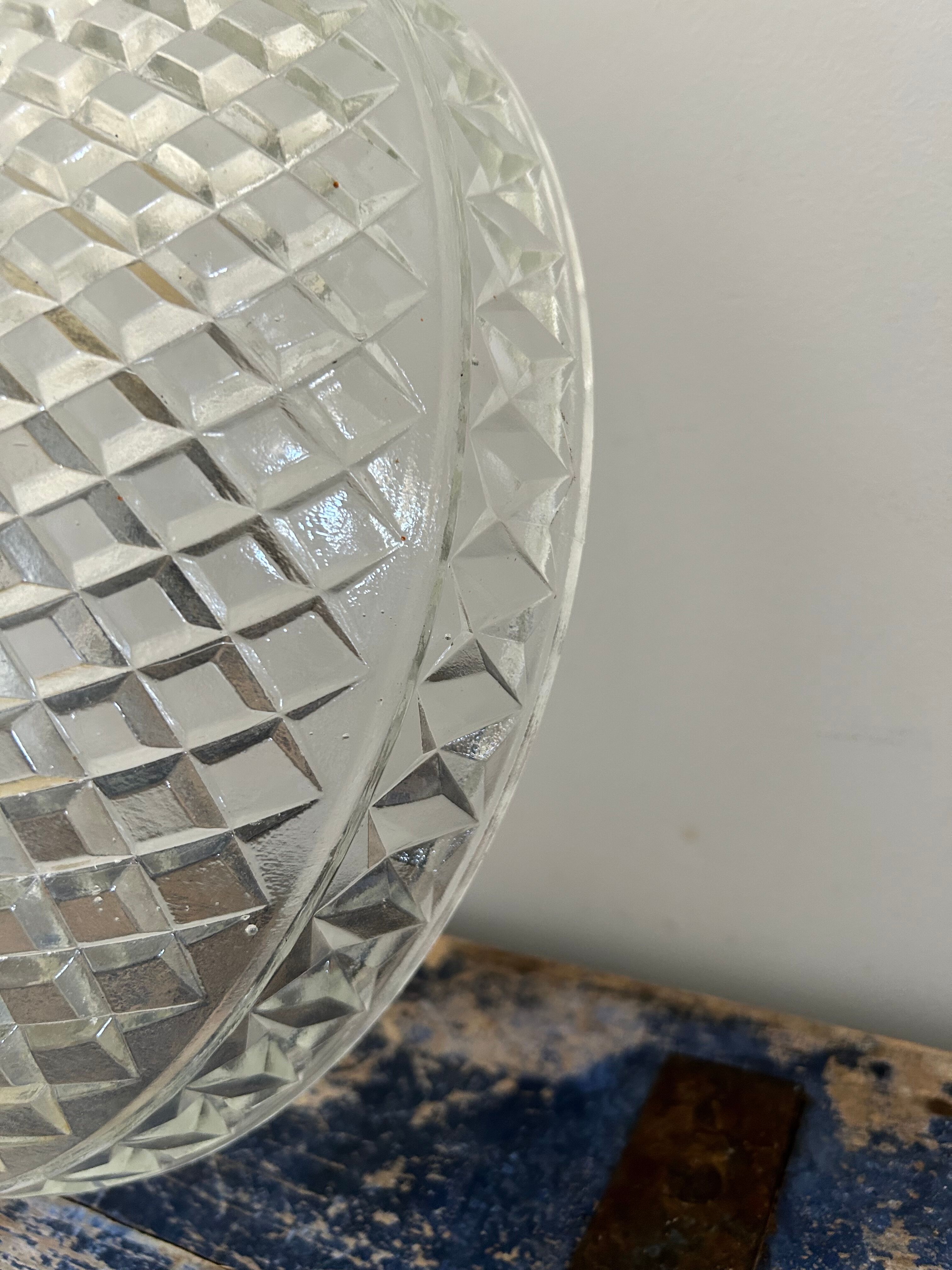 Vintage suspension in chiseled glass