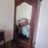 Mirror cabinet