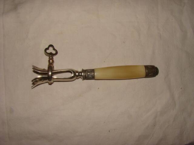 Carving service for leg of lamb from the early 20th century (art deco)