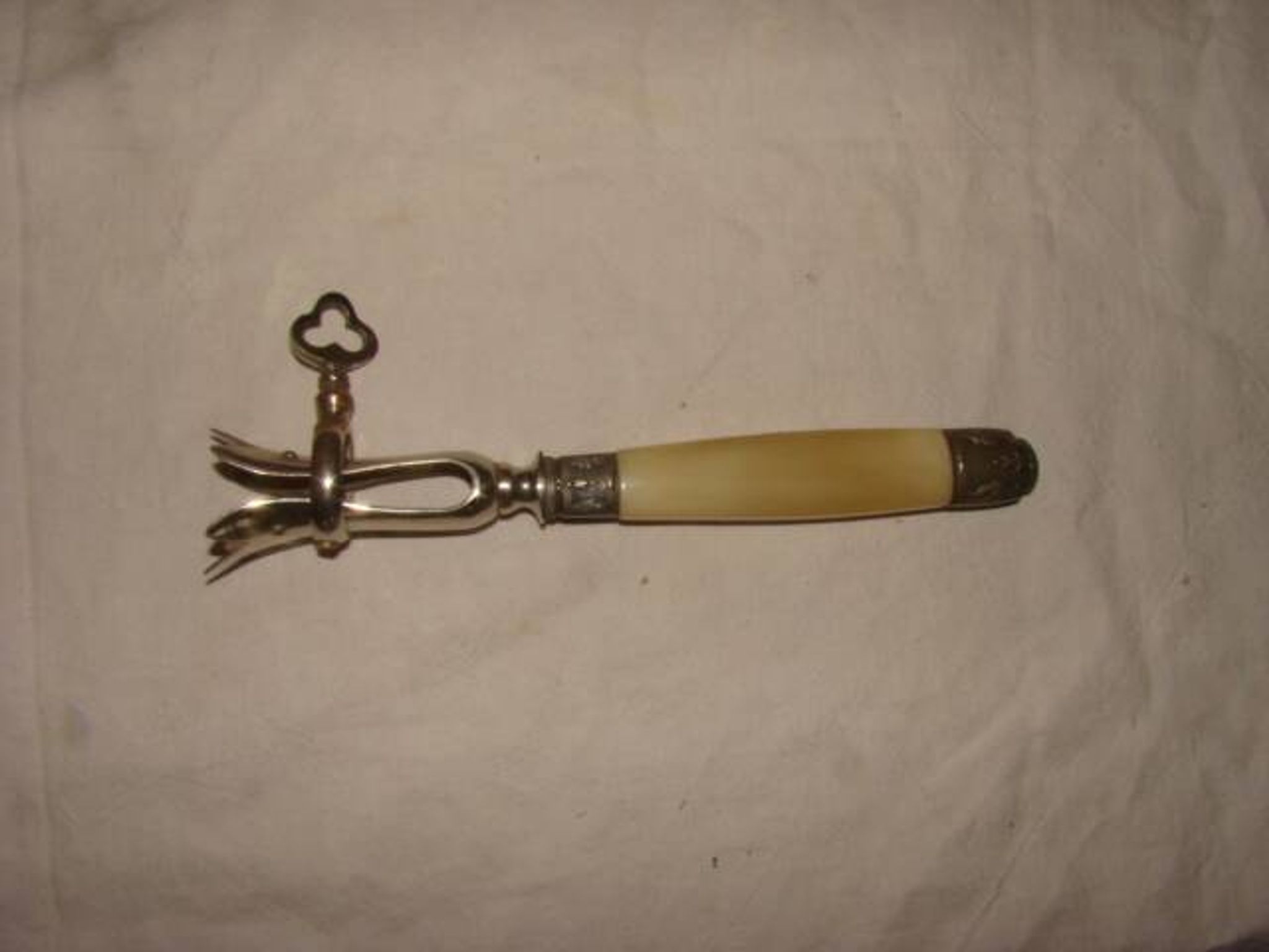 Carving service for leg of lamb from the early 20th century (art deco)