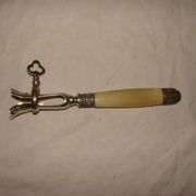 Carving service for leg of lamb from the early 20th century (art deco)
