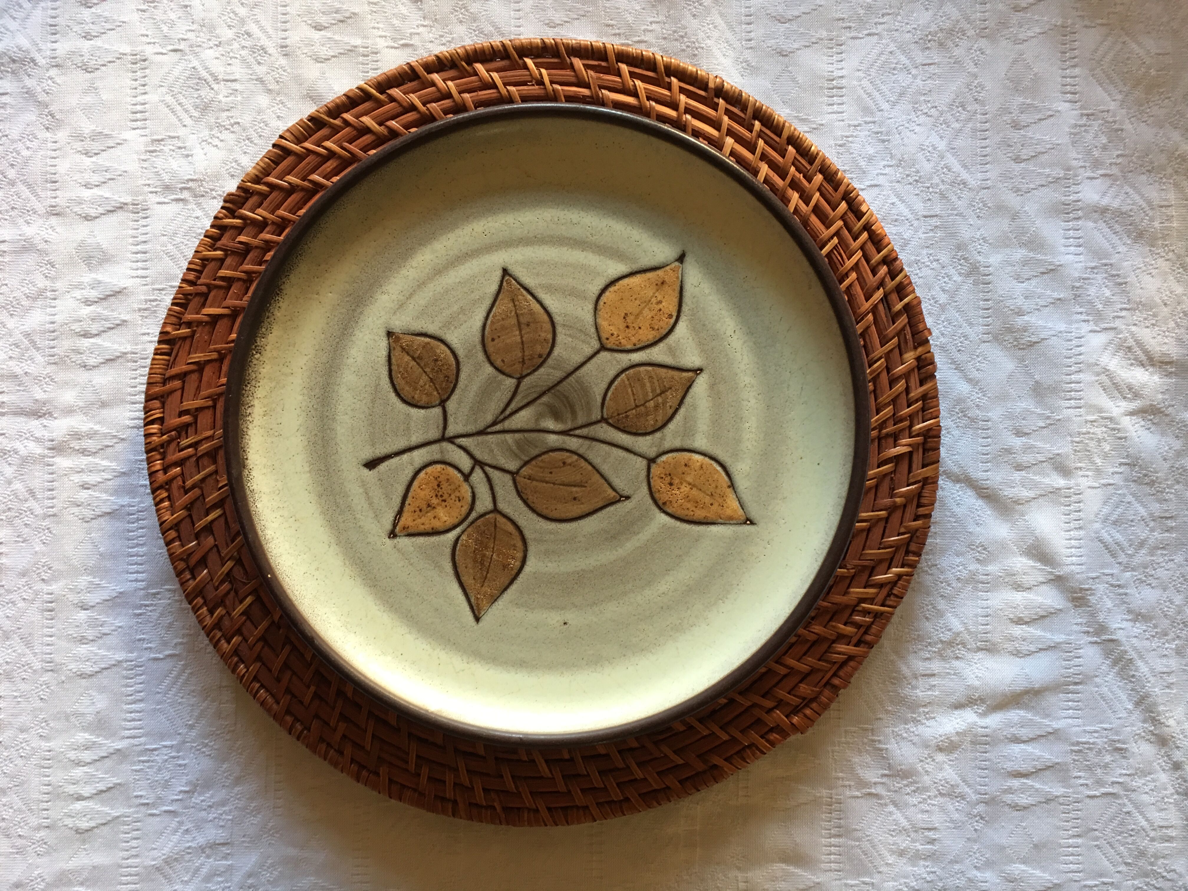 Set of 6 wicker and rattan undertributions