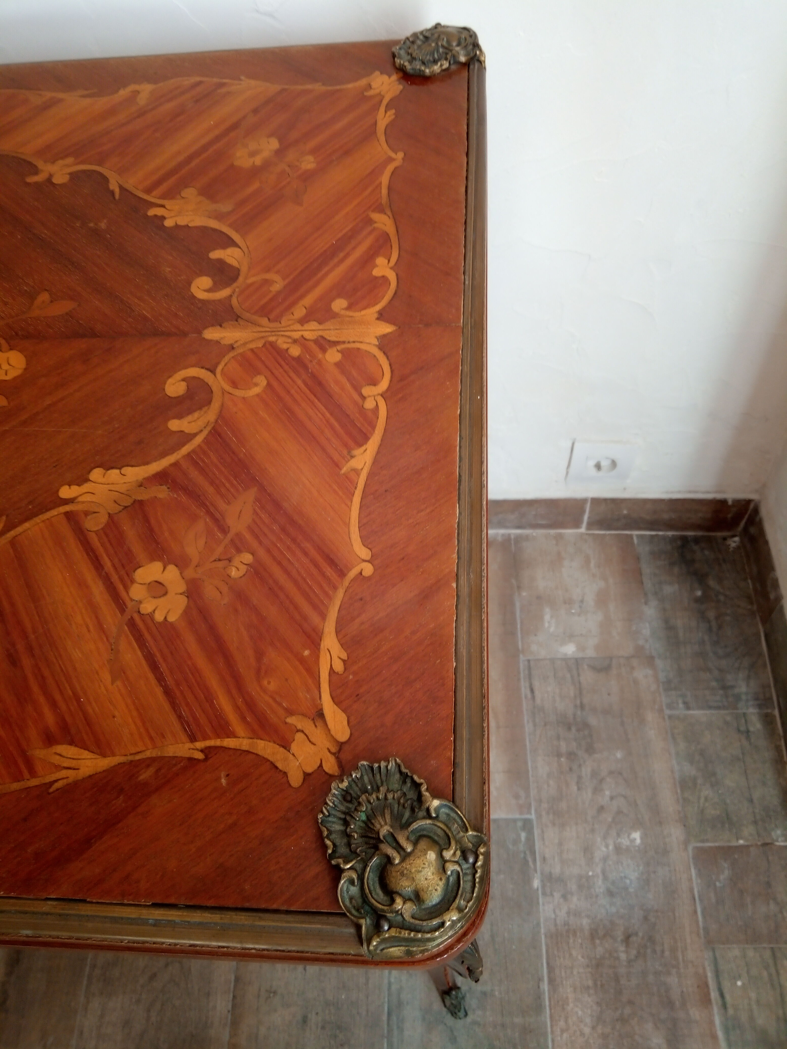 Play table in Louis XV marquetry. Early 20th century.