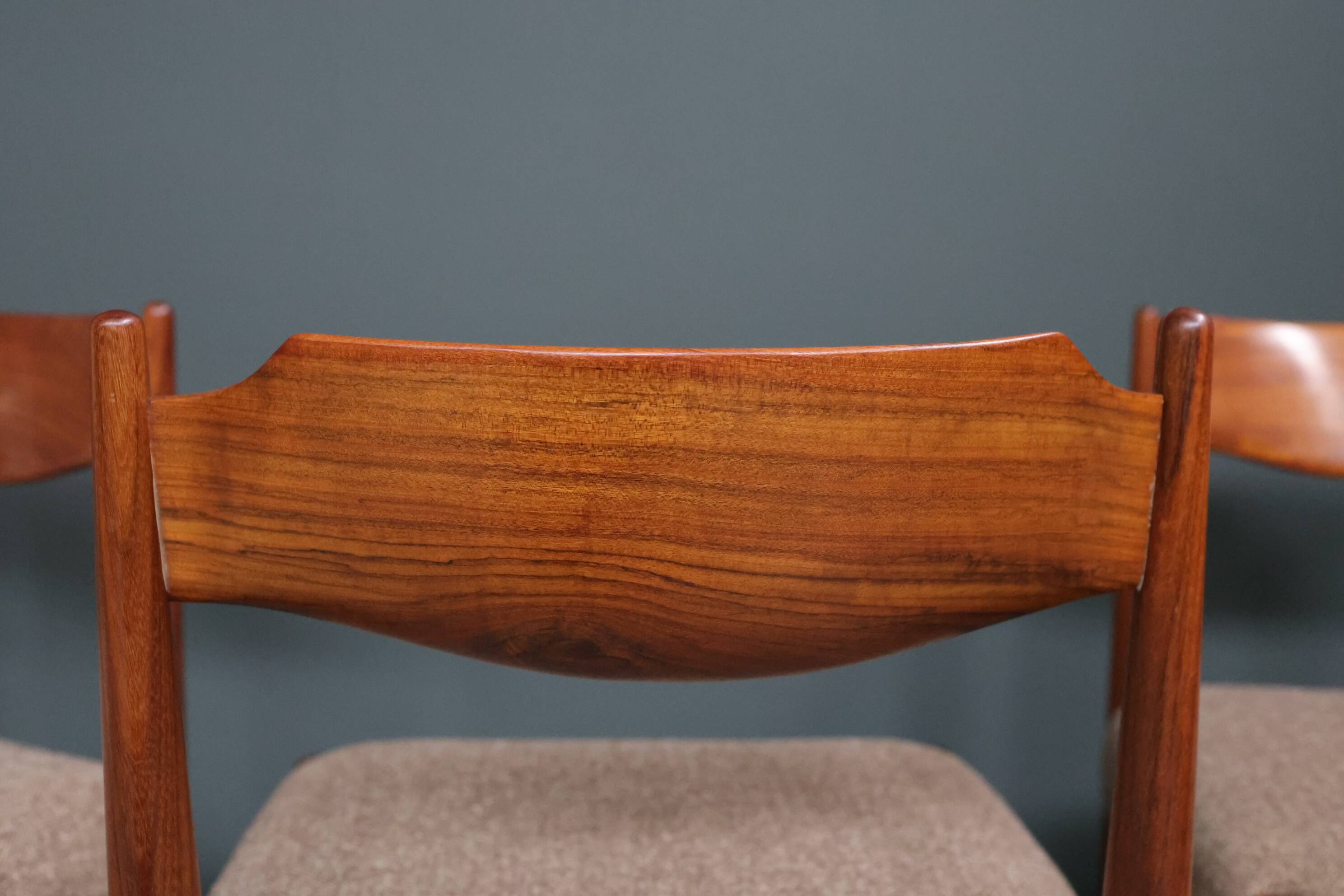 Chaises danoises du milieu du siècle