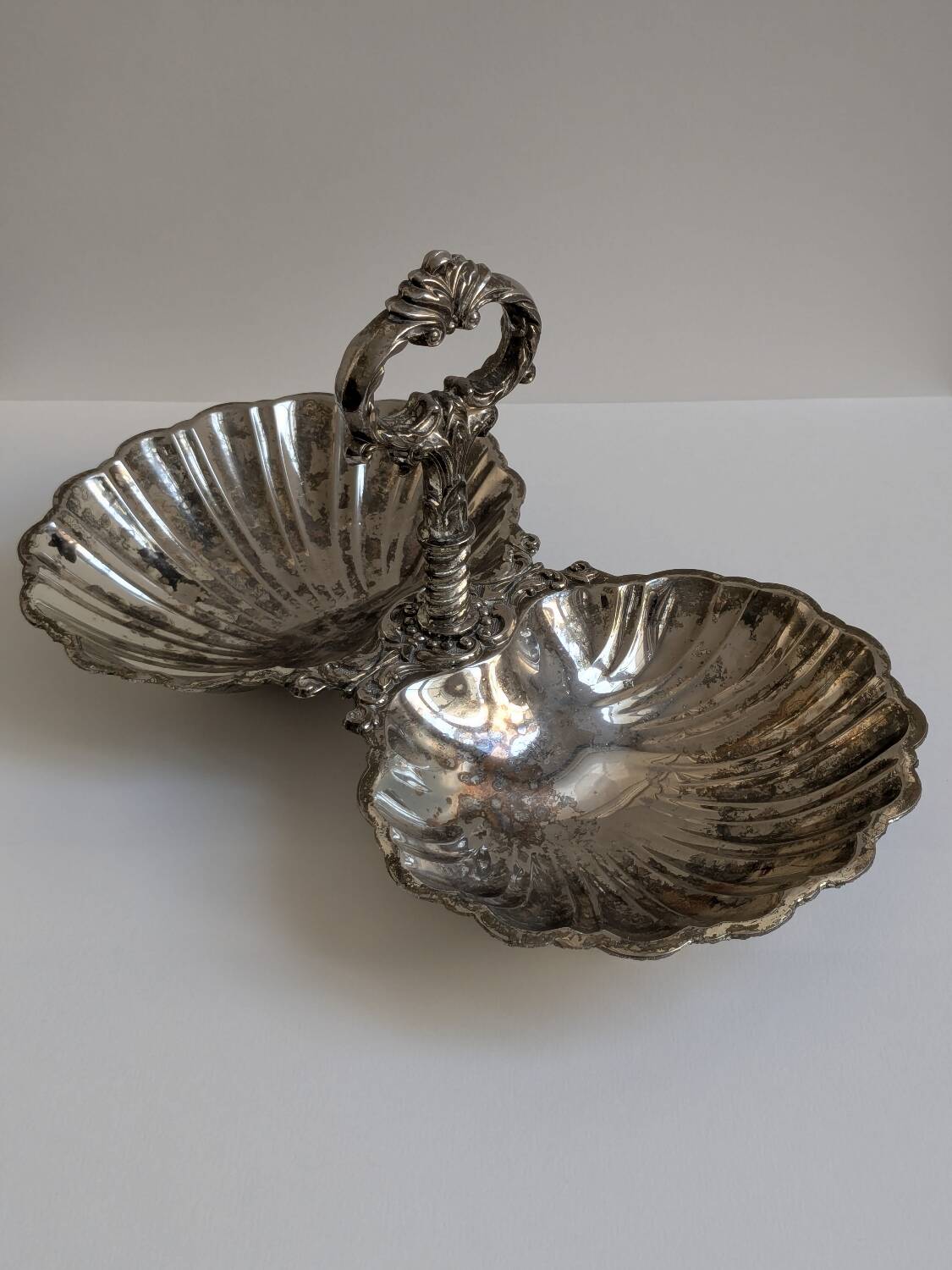 Vintage Double Shell Servant