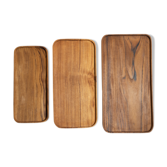 Trio of rounded rectangular trays or cups in monoxyl teak L:35