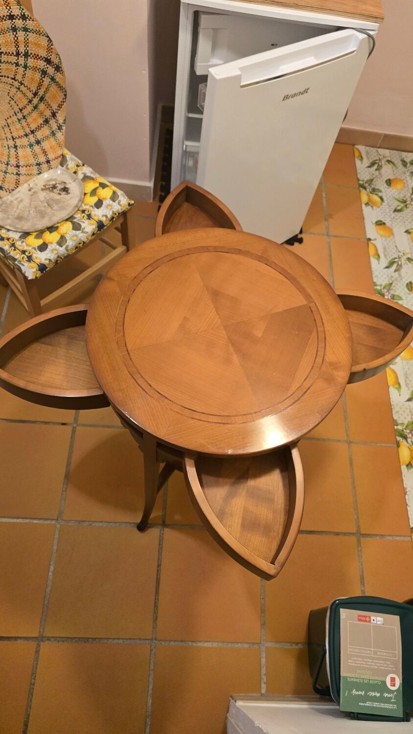 Pedestal Swivel Table with marquetry top