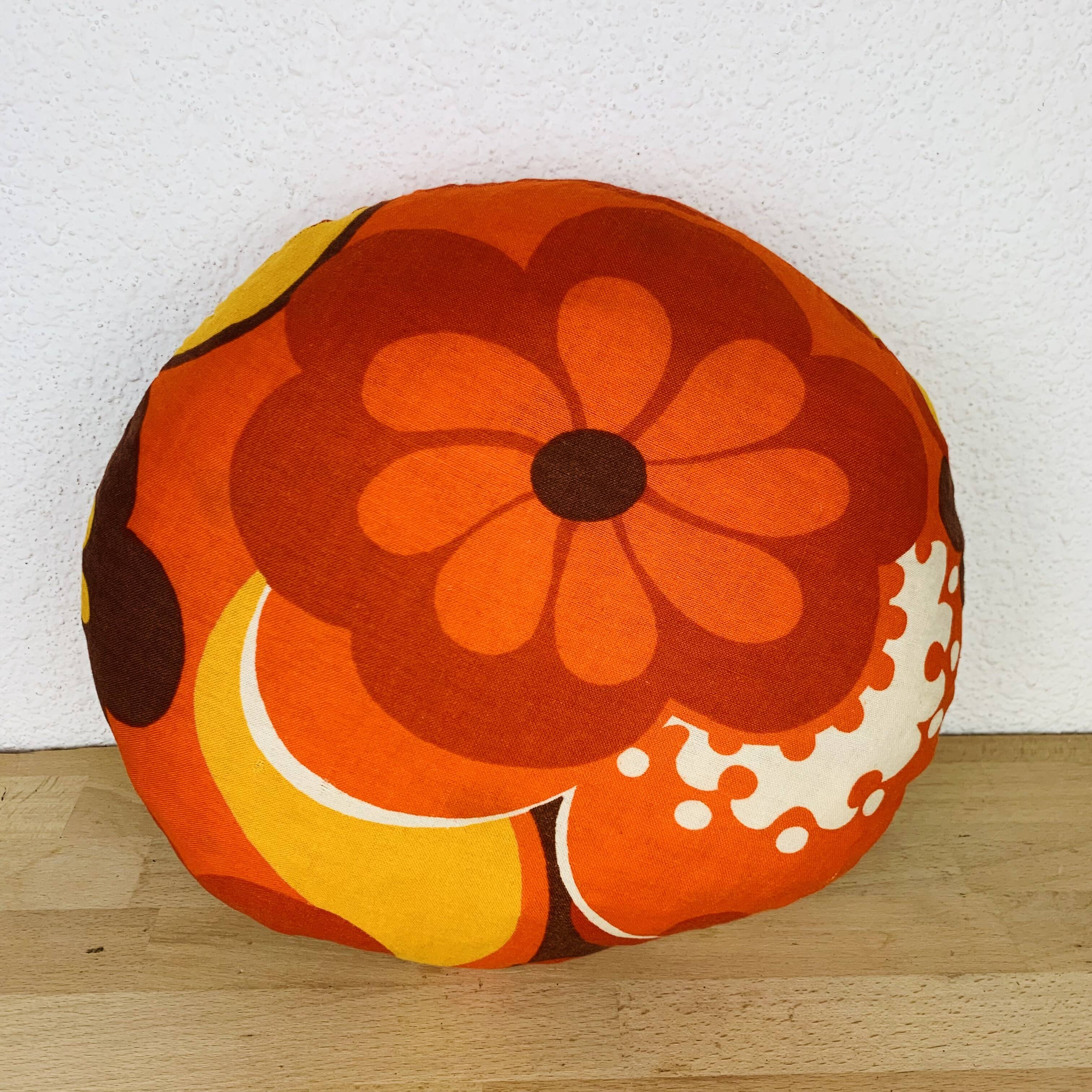 Vintage round 70's flower cushion