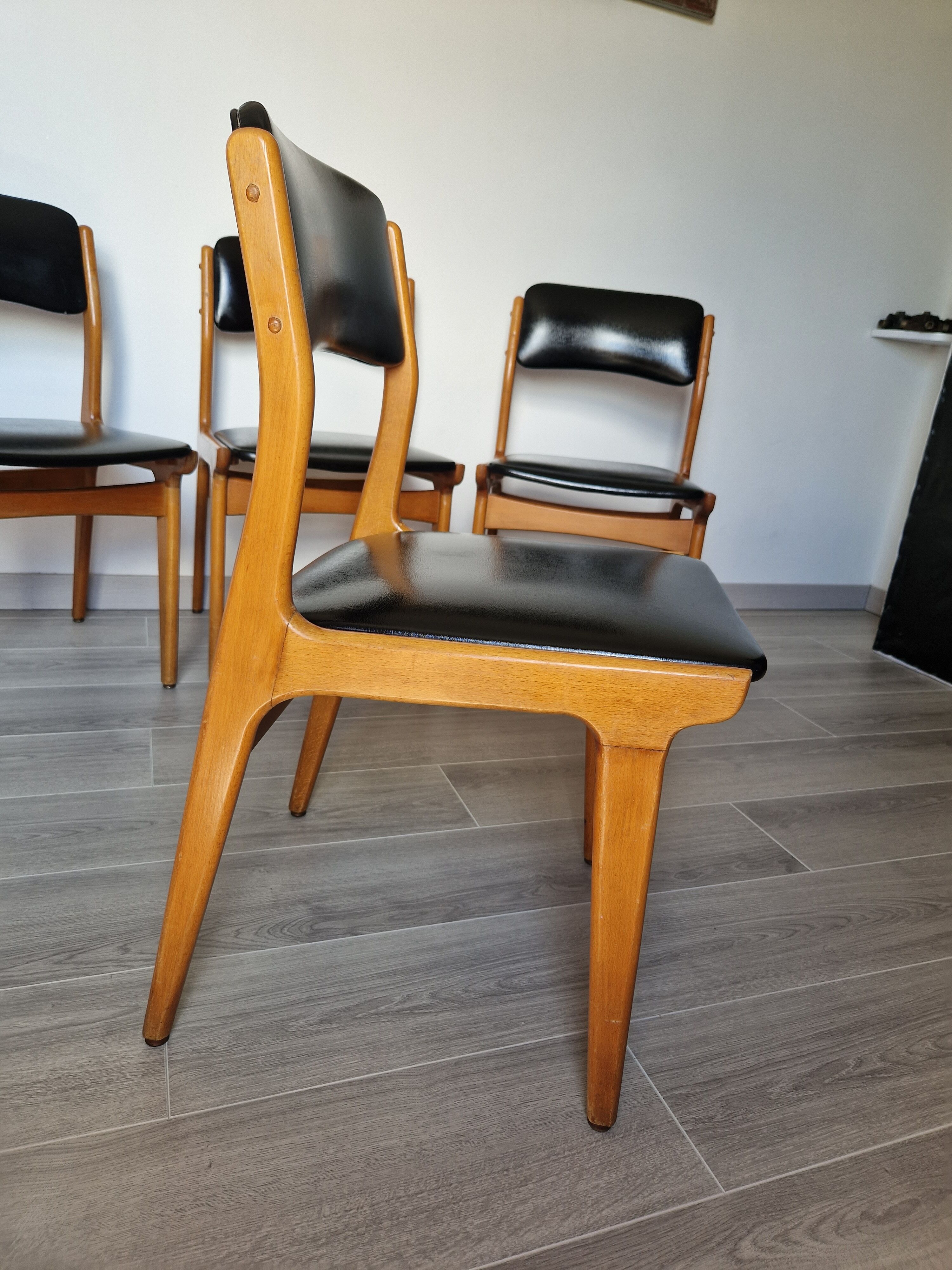 Ensemble de 4 chaises scandinaves vintage