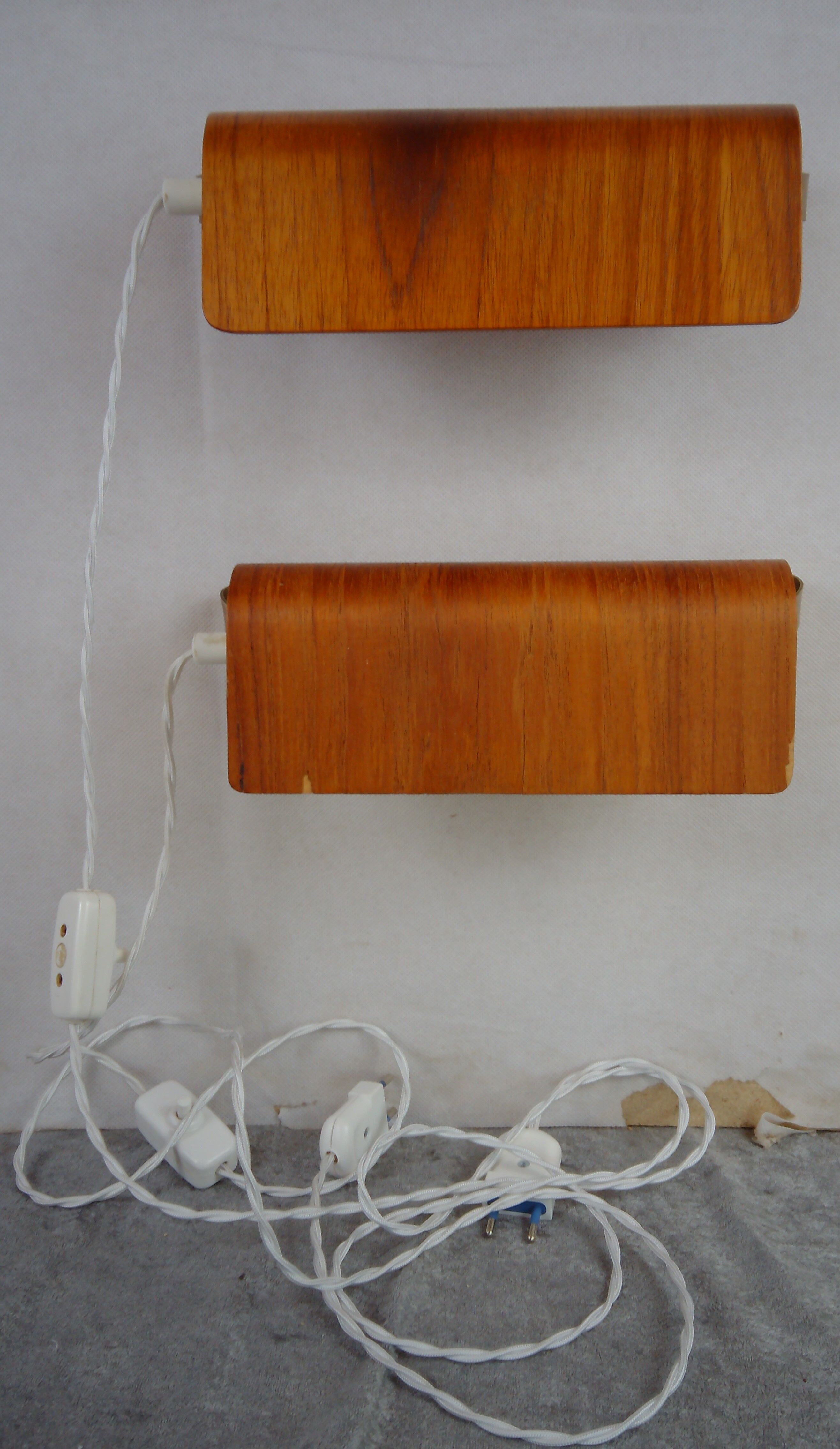 Pair of teak bedside sconces, model V321 from Nator