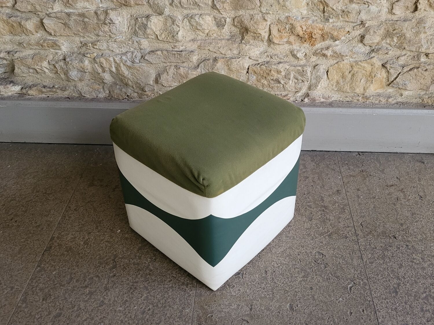 Vintage pouf