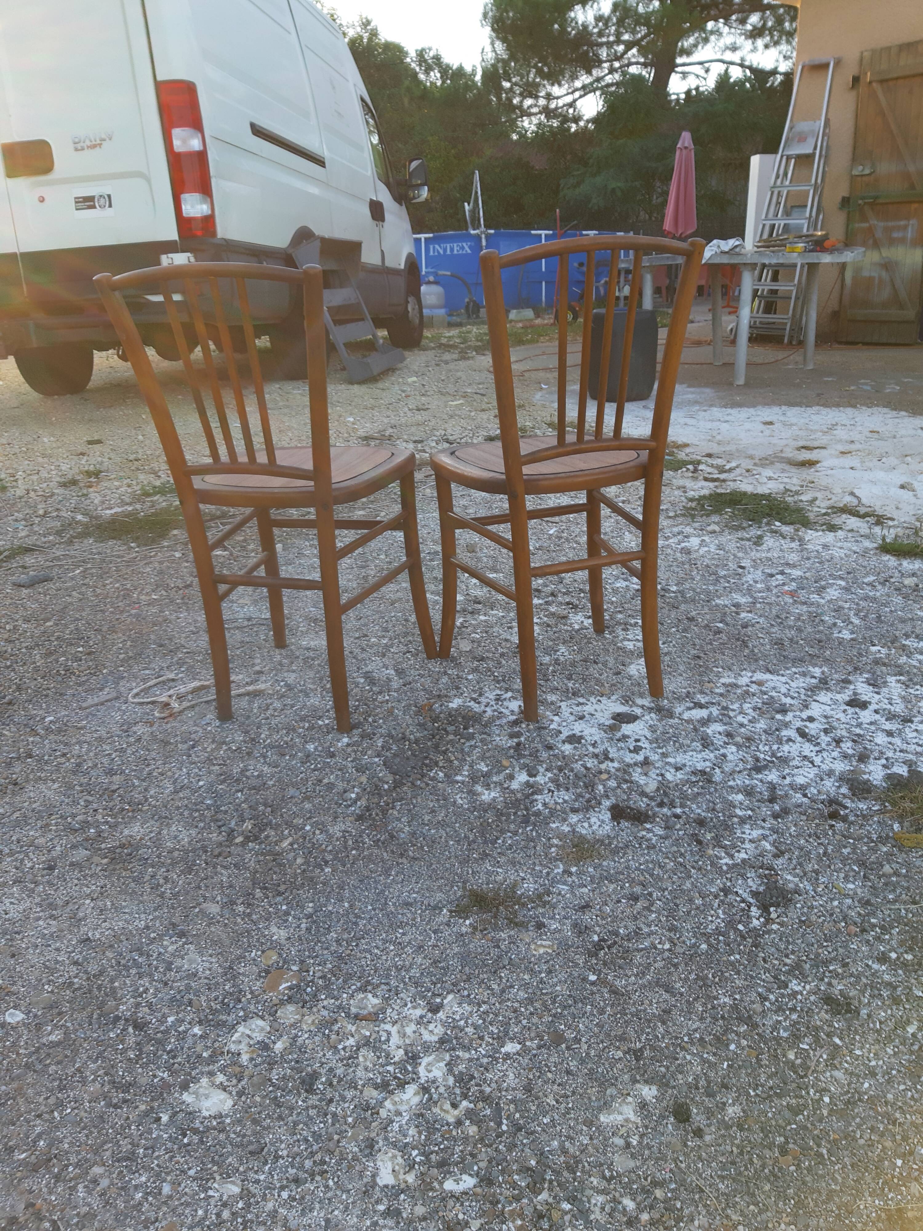 Paire de chaises de bistrot bois