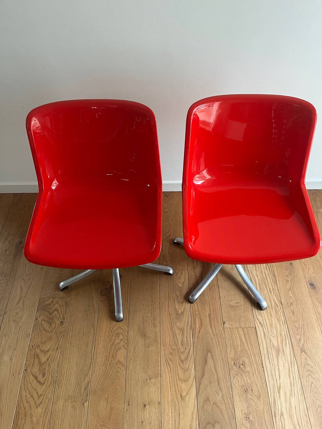 9 swivel chairs assigned to Osvaldo Borsani – Modus model for