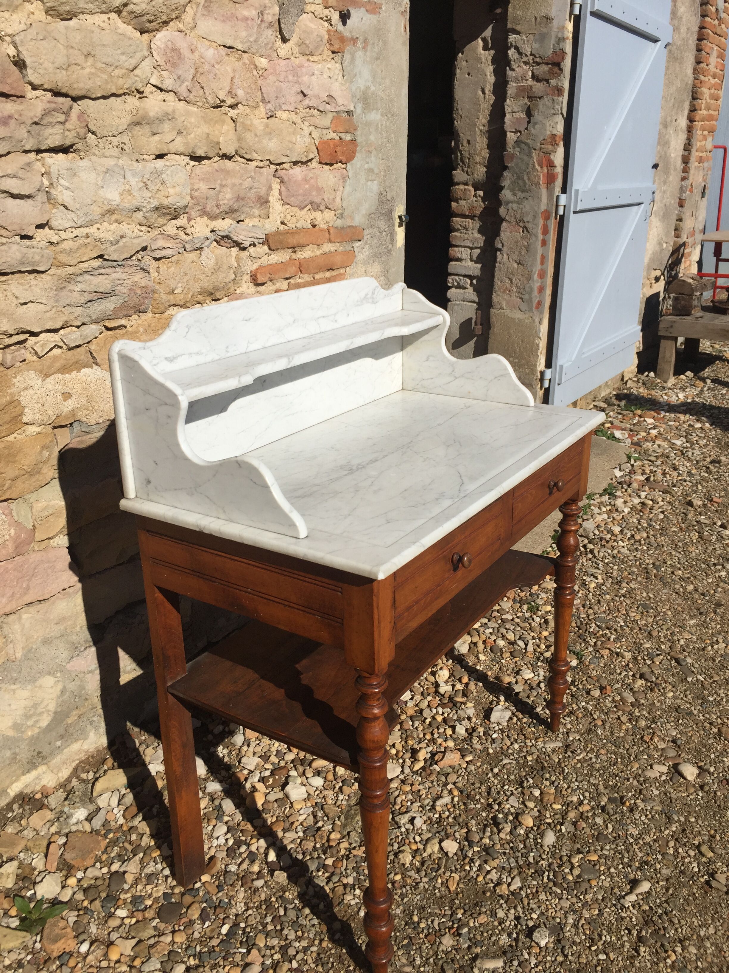 Hairdresser Louis Philippe white marble