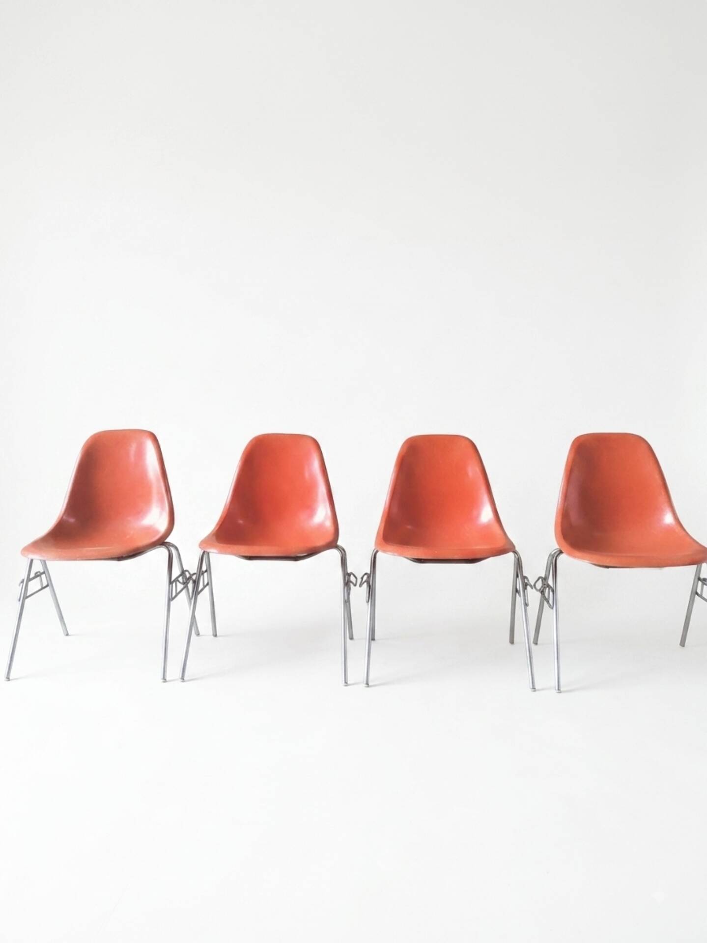 4 Ray and Charles Eames chairs, Herman Miller edition.