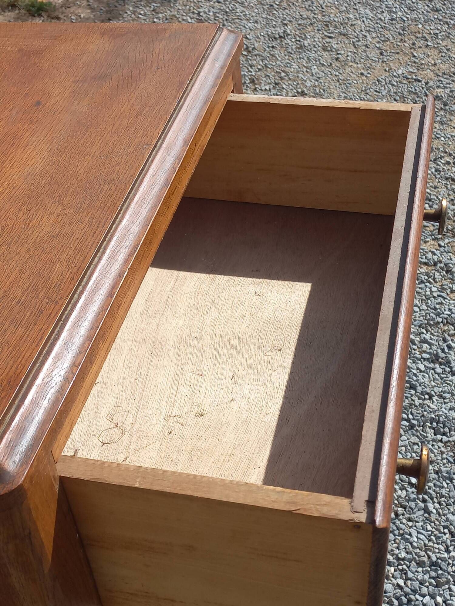 Vintage oak chest of drawers with 5 drawers from the 1950s.