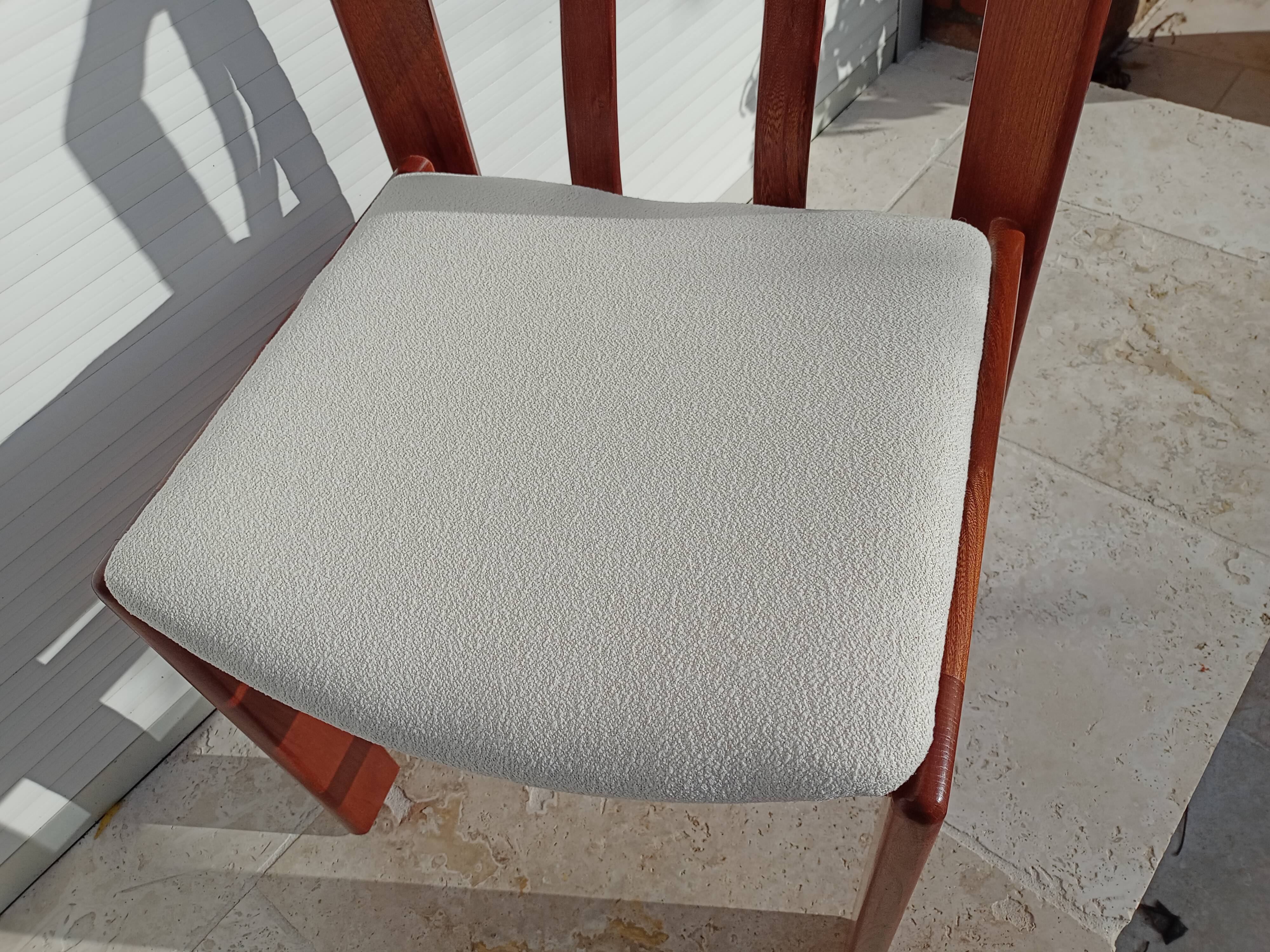 4 Chaises design Scandinave tissu bouclettes