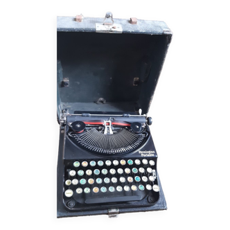 Typewriter remington portable