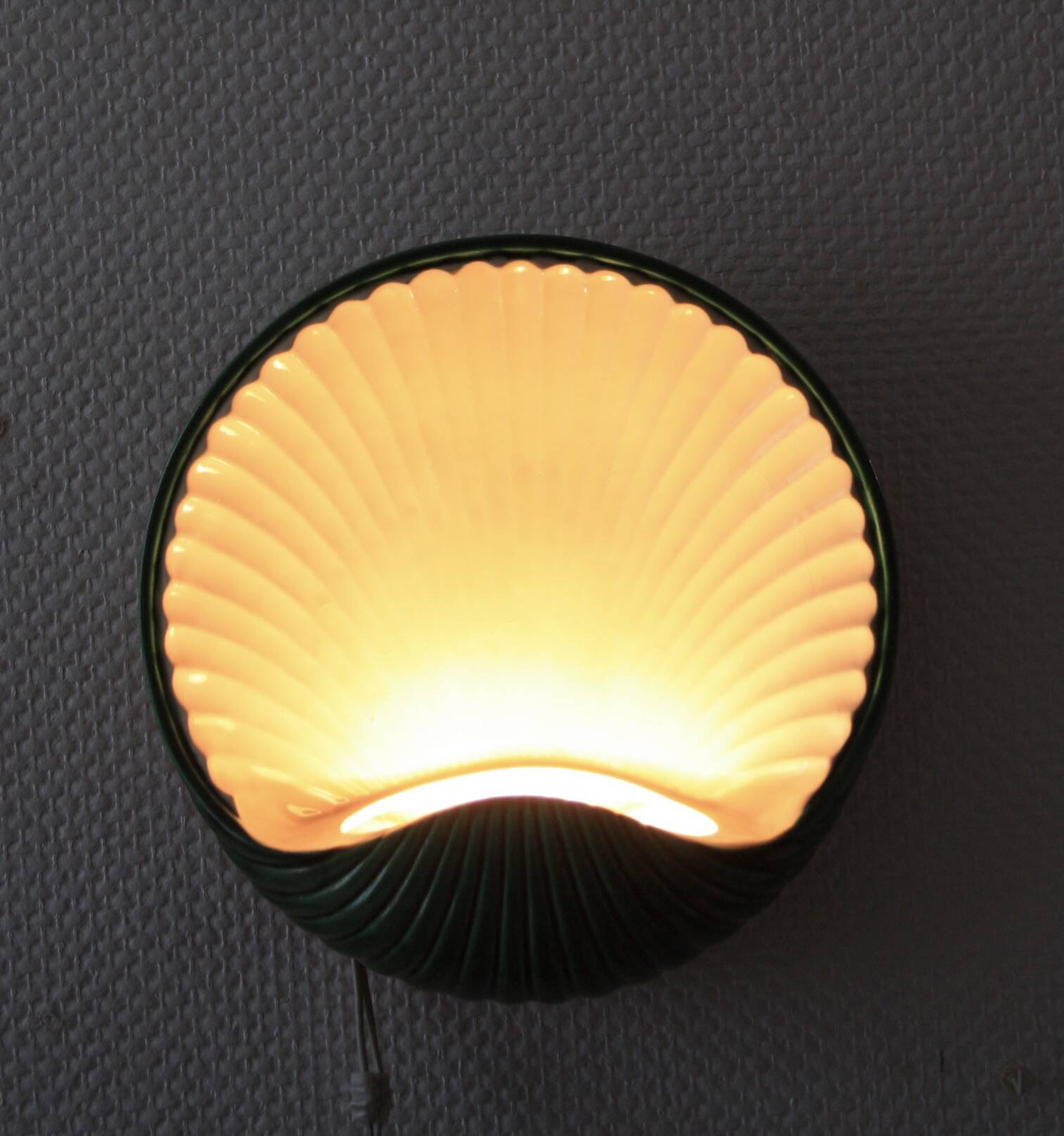 Ceramic shell wall light (4 available)