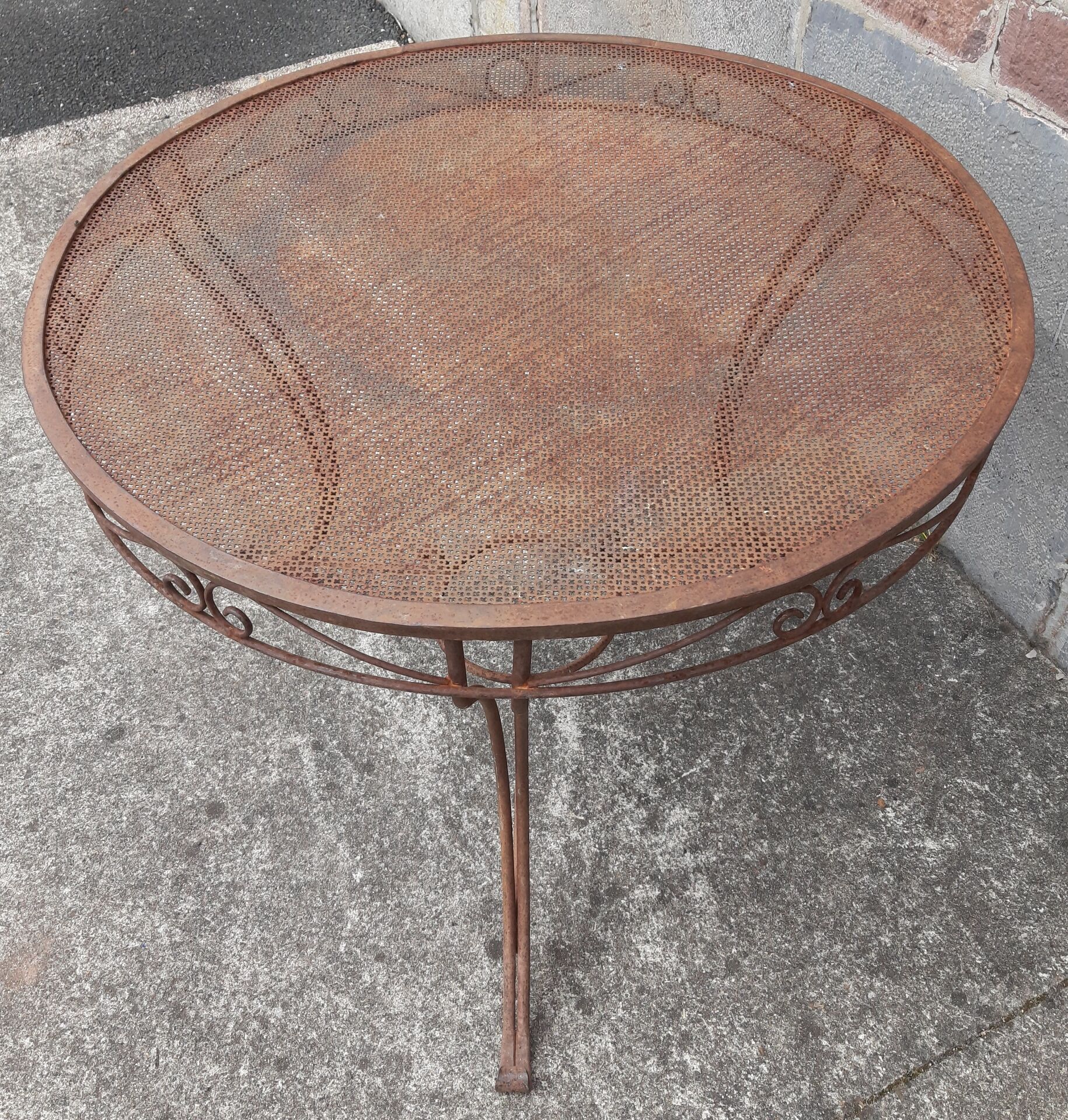 Table de jardin en fer forgé